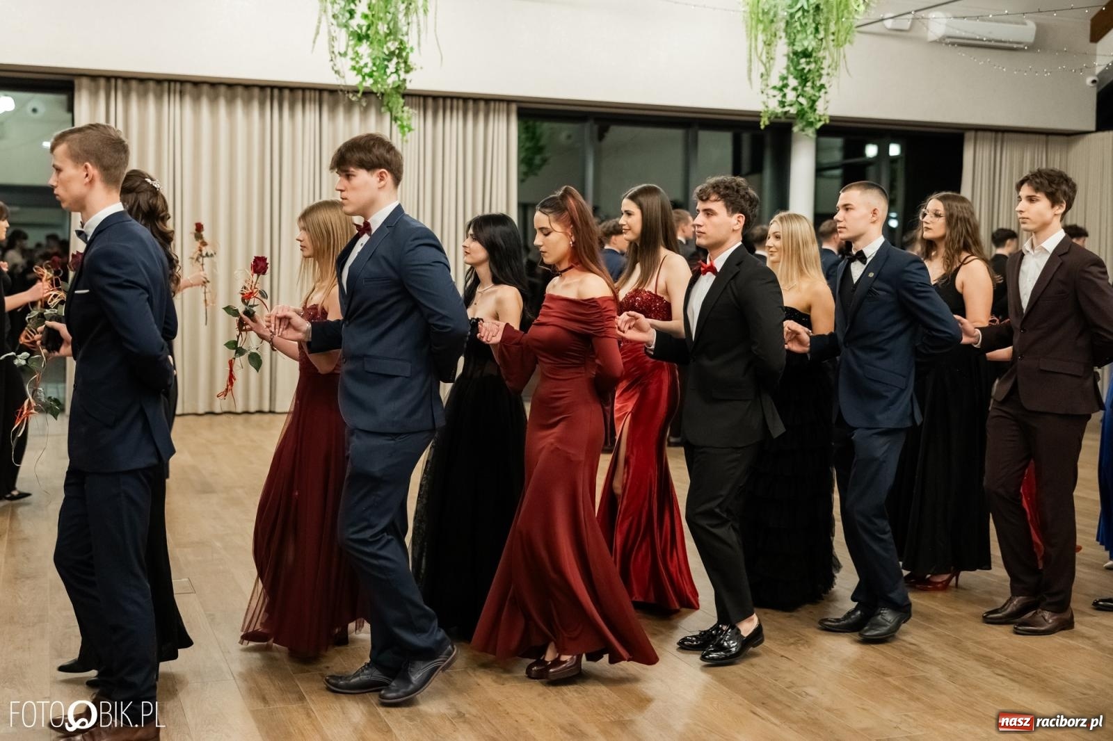 Zdjęcie w galerii na portalu naszraciborz.pl: ZSO nr 1 w Raciborzu po raz pierwszy bawi się na studniówce w Rudach [FOTO i WIDEO] wiadomości z regionu