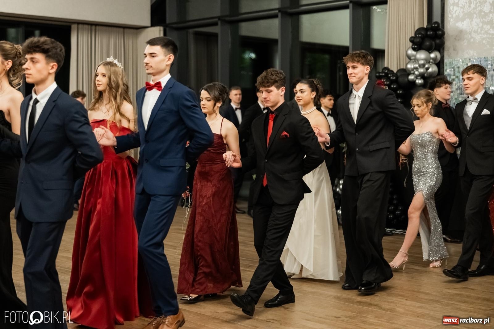 Zdjęcie w galerii na portalu naszraciborz.pl: ZSO nr 1 w Raciborzu po raz pierwszy bawi się na studniówce w Rudach [FOTO i WIDEO] wiadomości z regionu