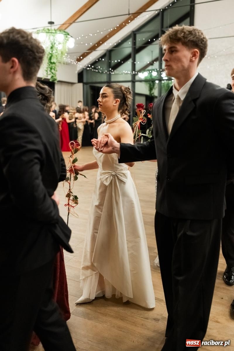 Zdjęcie w galerii na portalu naszraciborz.pl: ZSO nr 1 w Raciborzu po raz pierwszy bawi się na studniówce w Rudach [FOTO i WIDEO] wiadomości z regionu