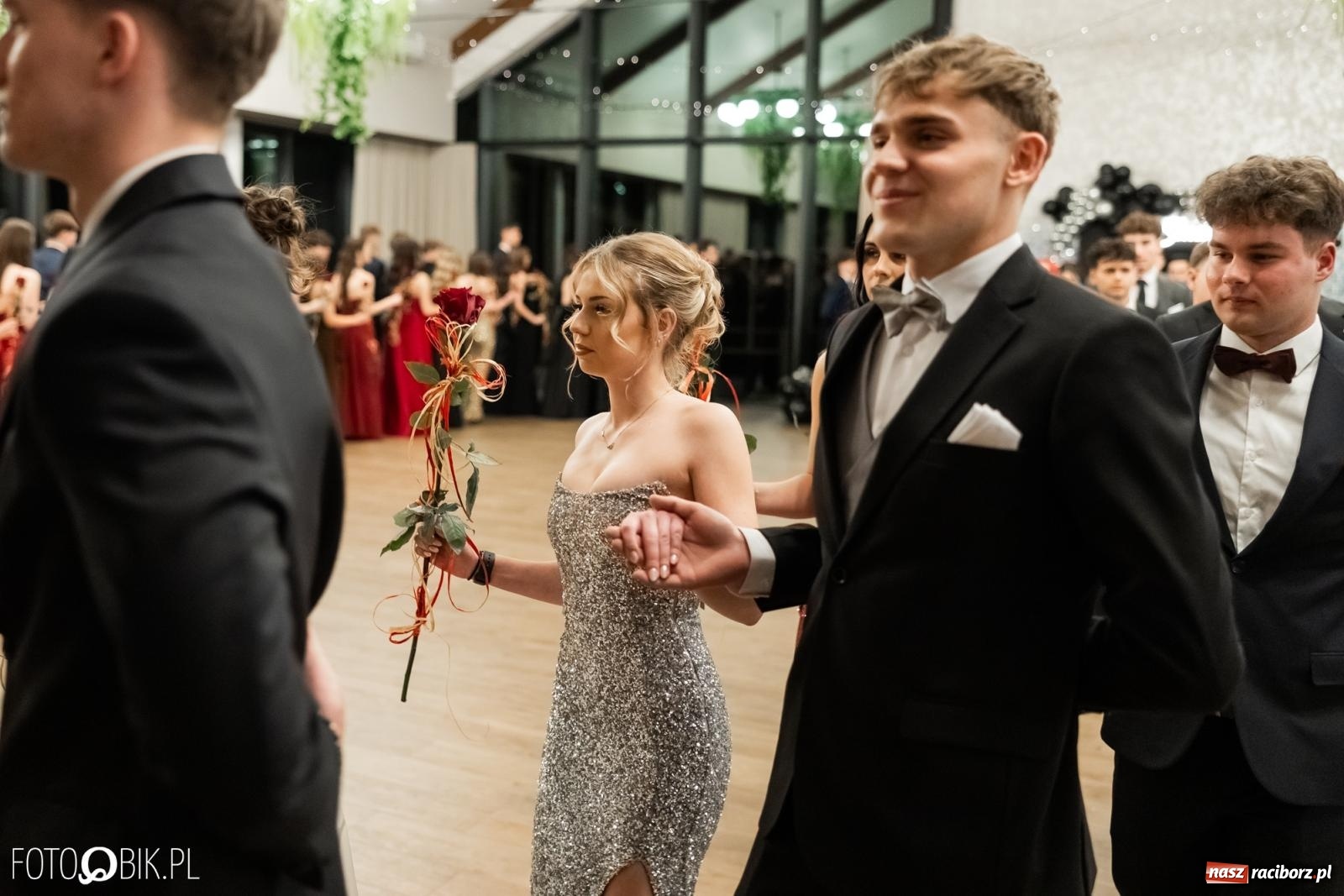 Zdjęcie w galerii na portalu naszraciborz.pl: ZSO nr 1 w Raciborzu po raz pierwszy bawi się na studniówce w Rudach [FOTO i WIDEO] wiadomości z regionu