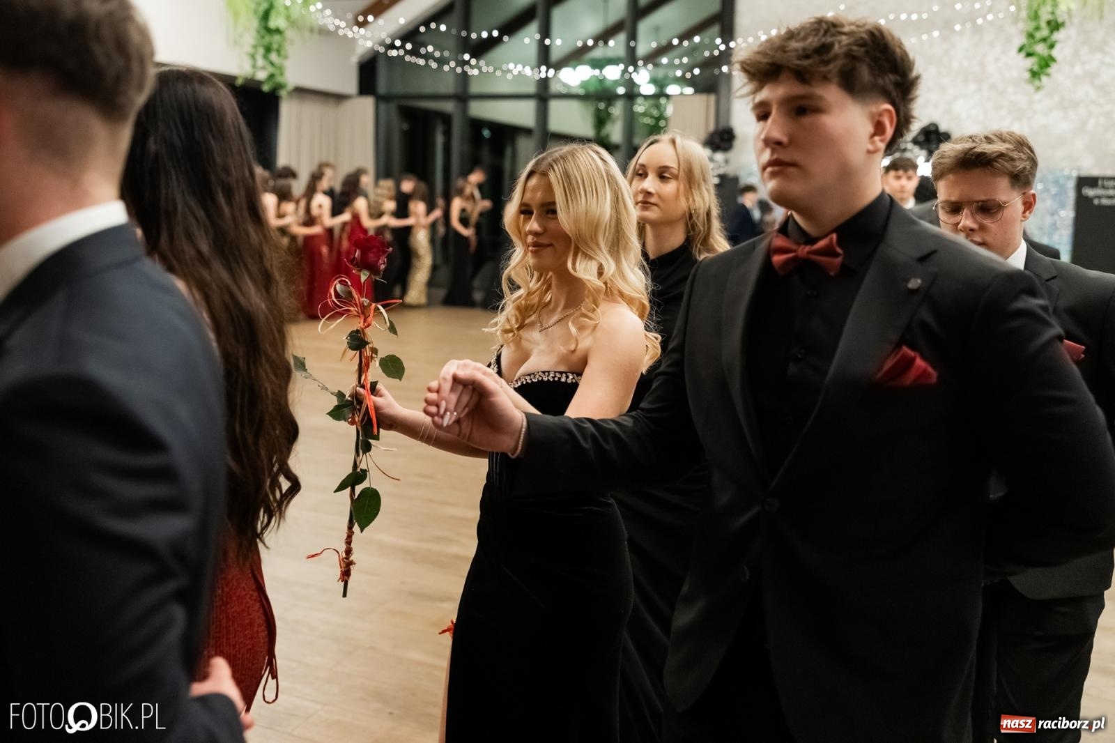 Zdjęcie w galerii na portalu naszraciborz.pl: ZSO nr 1 w Raciborzu po raz pierwszy bawi się na studniówce w Rudach [FOTO i WIDEO] wiadomości z regionu