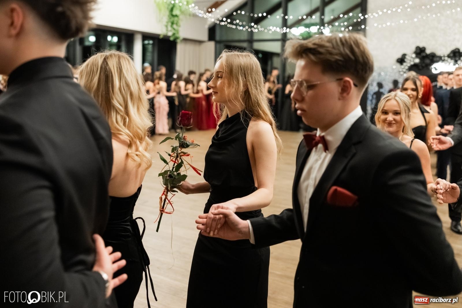 Zdjęcie w galerii na portalu naszraciborz.pl: ZSO nr 1 w Raciborzu po raz pierwszy bawi się na studniówce w Rudach [FOTO i WIDEO] wiadomości z regionu