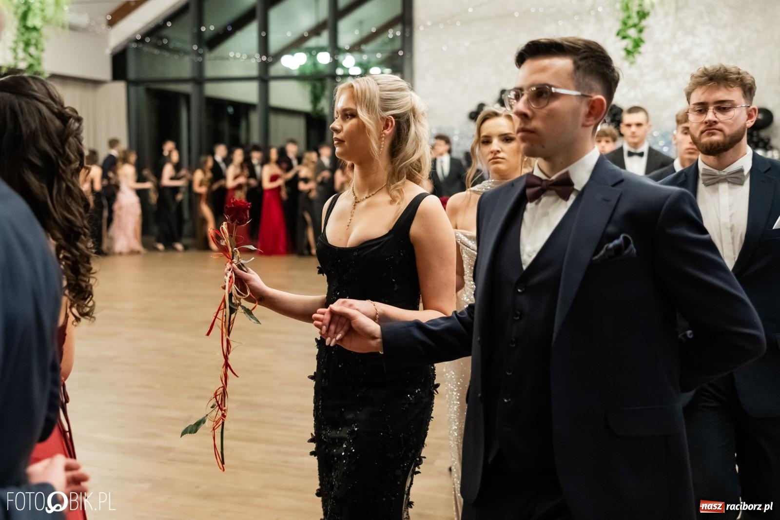 Zdjęcie w galerii na portalu naszraciborz.pl: ZSO nr 1 w Raciborzu po raz pierwszy bawi się na studniówce w Rudach [FOTO i WIDEO] wiadomości z regionu