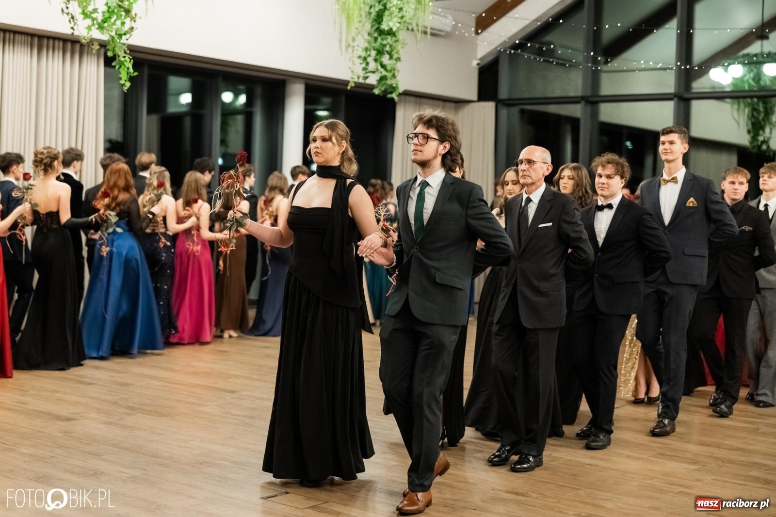 Zdjęcie w galerii na portalu naszraciborz.pl: ZSO nr 1 w Raciborzu po raz pierwszy bawi się na studniówce w Rudach [FOTO i WIDEO] wiadomości z regionu