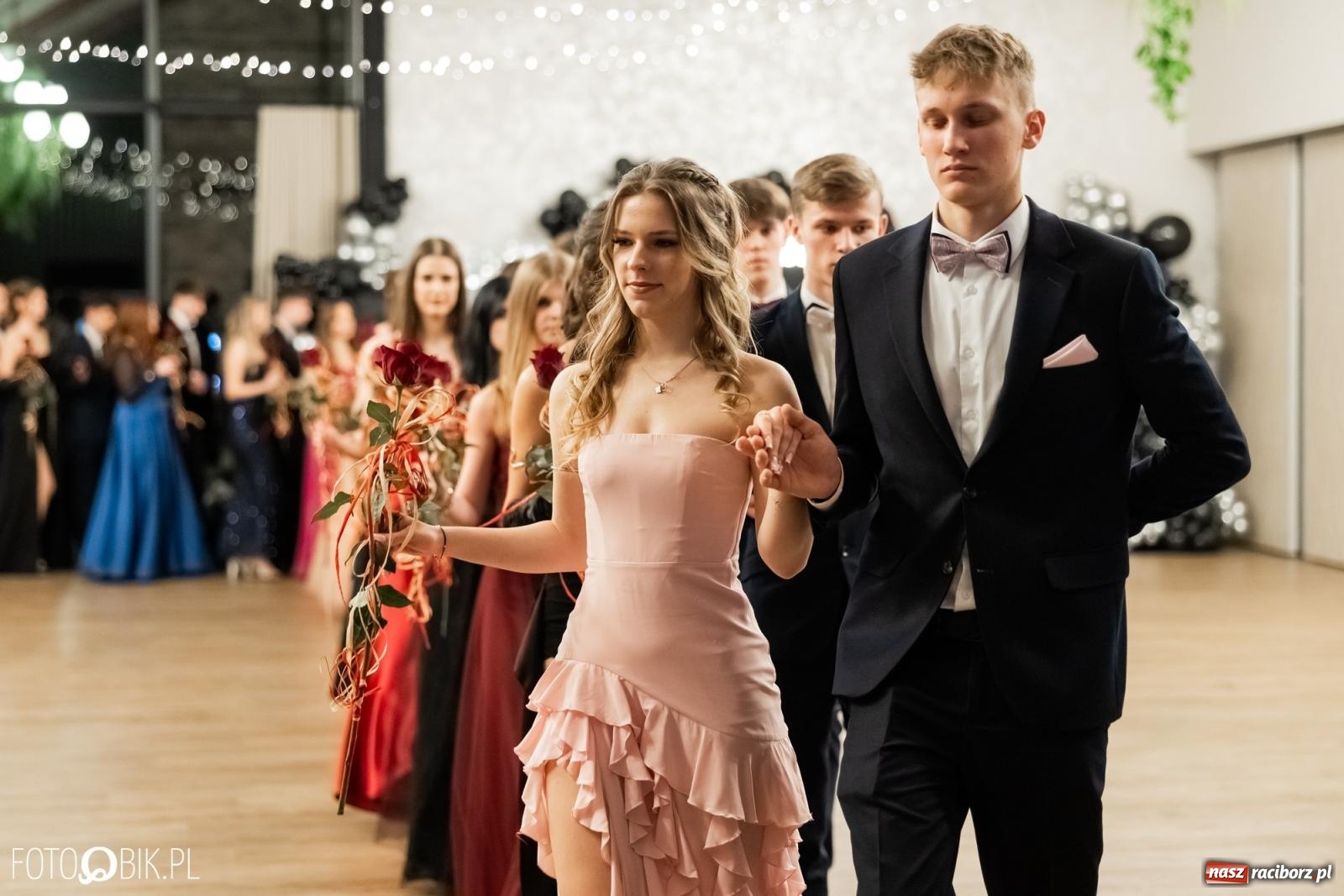 Zdjęcie w galerii na portalu naszraciborz.pl: ZSO nr 1 w Raciborzu po raz pierwszy bawi się na studniówce w Rudach [FOTO i WIDEO] wiadomości z regionu