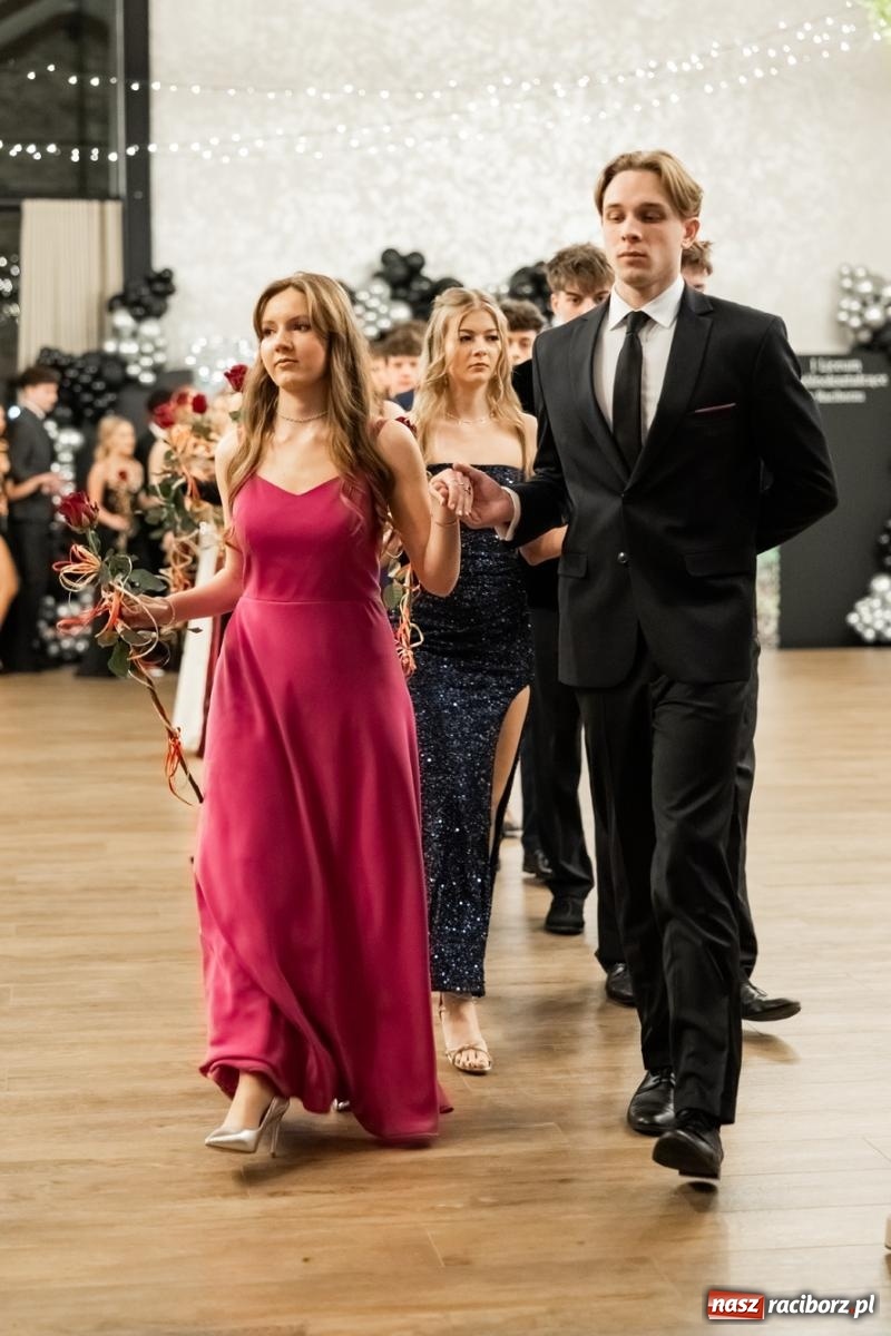 Zdjęcie w galerii na portalu naszraciborz.pl: ZSO nr 1 w Raciborzu po raz pierwszy bawi się na studniówce w Rudach [FOTO i WIDEO] wiadomości z regionu