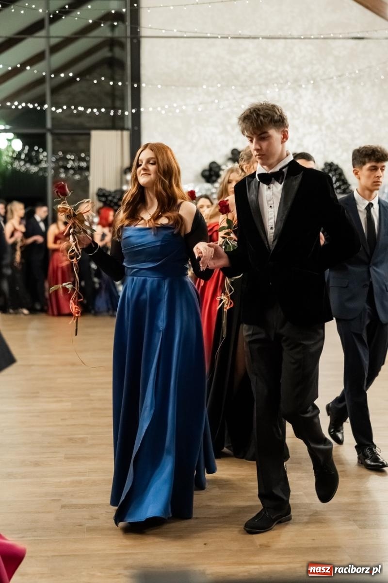 Zdjęcie w galerii na portalu naszraciborz.pl: ZSO nr 1 w Raciborzu po raz pierwszy bawi się na studniówce w Rudach [FOTO i WIDEO] wiadomości z regionu