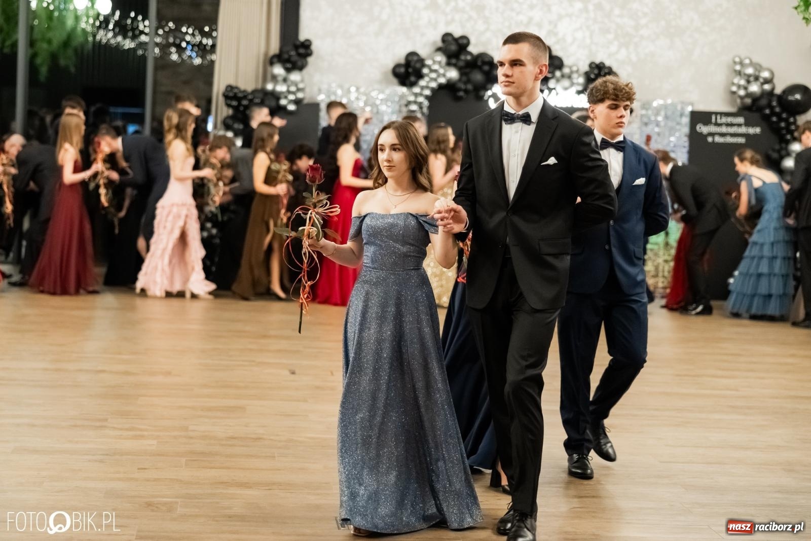 Zdjęcie w galerii na portalu naszraciborz.pl: ZSO nr 1 w Raciborzu po raz pierwszy bawi się na studniówce w Rudach [FOTO i WIDEO] wiadomości z regionu