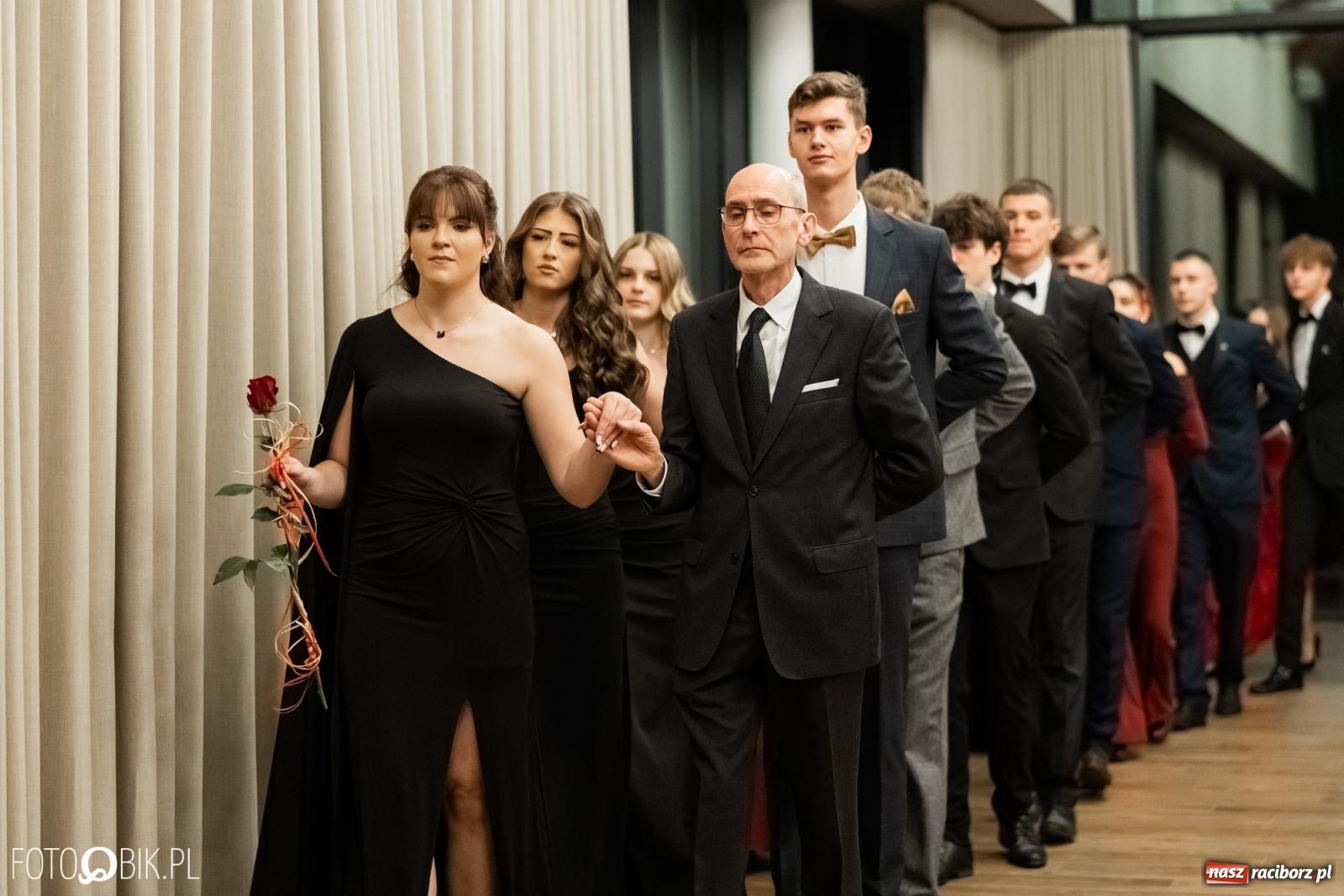 Zdjęcie w galerii na portalu naszraciborz.pl: ZSO nr 1 w Raciborzu po raz pierwszy bawi się na studniówce w Rudach [FOTO i WIDEO] wiadomości z regionu