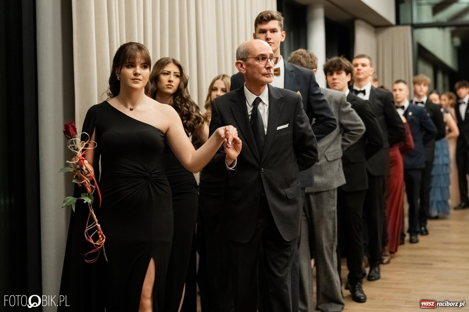 Zdjęcie w galerii na portalu naszraciborz.pl: ZSO nr 1 w Raciborzu po raz pierwszy bawi się na studniówce w Rudach [FOTO i WIDEO] wiadomości z regionu