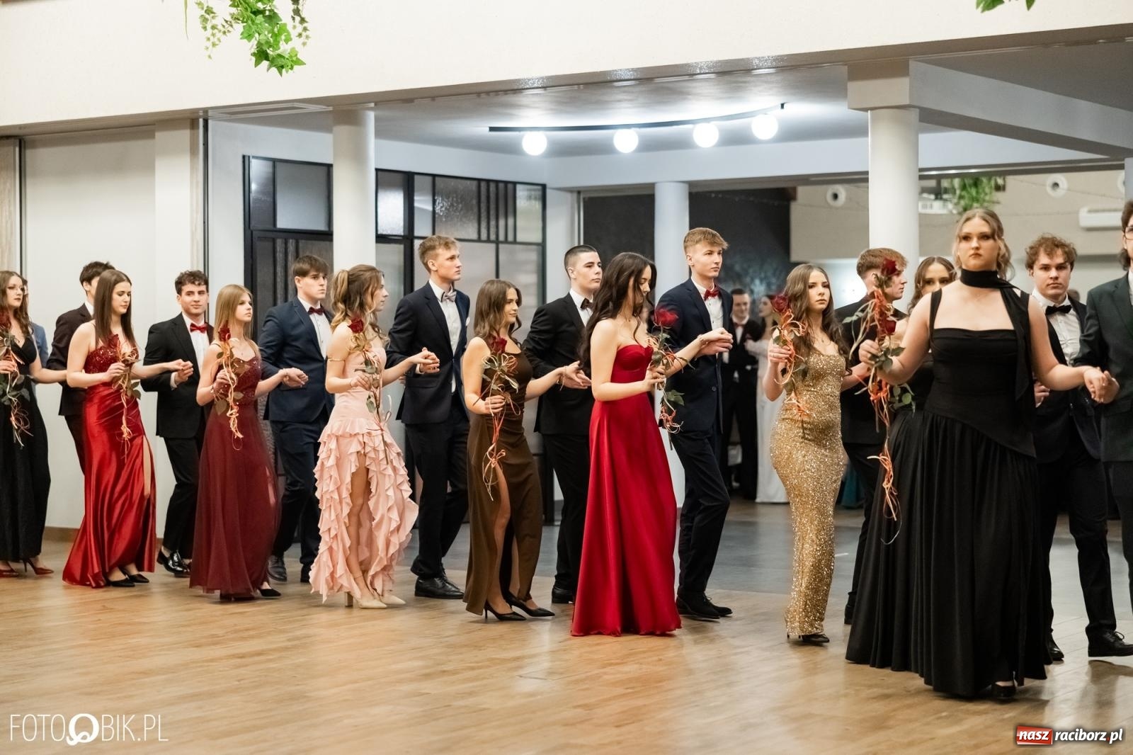 Zdjęcie w galerii na portalu naszraciborz.pl: ZSO nr 1 w Raciborzu po raz pierwszy bawi się na studniówce w Rudach [FOTO i WIDEO] wiadomości z regionu