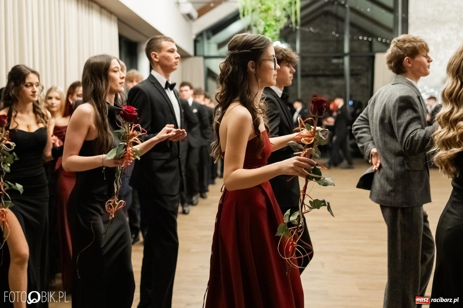 Zdjęcie w galerii na portalu naszraciborz.pl: ZSO nr 1 w Raciborzu po raz pierwszy bawi się na studniówce w Rudach [FOTO i WIDEO] wiadomości z regionu