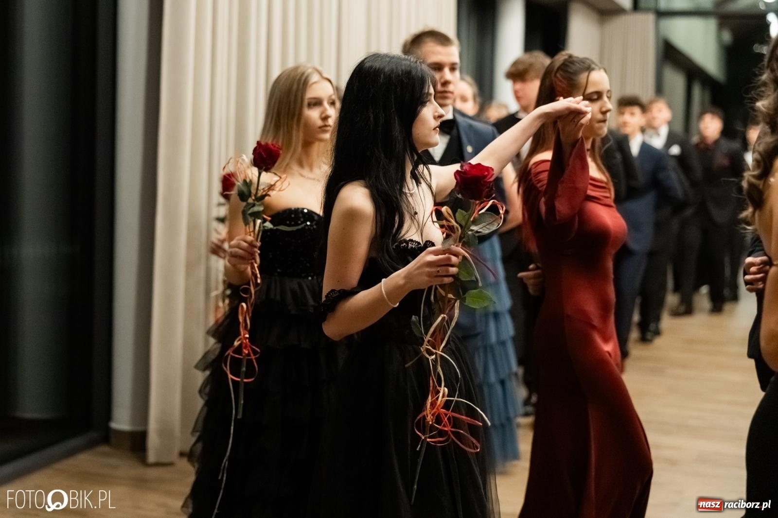 Zdjęcie w galerii na portalu naszraciborz.pl: ZSO nr 1 w Raciborzu po raz pierwszy bawi się na studniówce w Rudach [FOTO i WIDEO] wiadomości z regionu