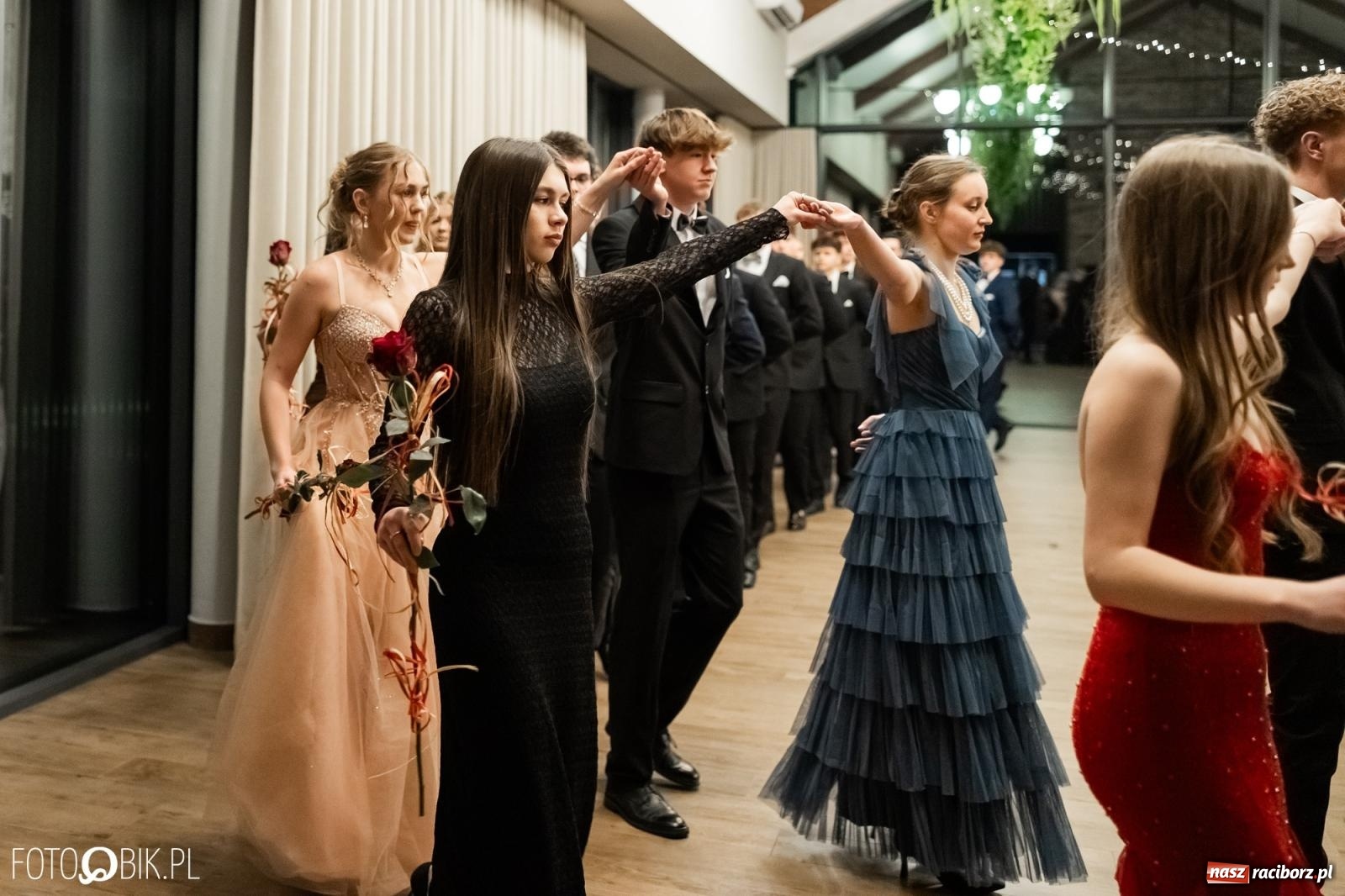 Zdjęcie w galerii na portalu naszraciborz.pl: ZSO nr 1 w Raciborzu po raz pierwszy bawi się na studniówce w Rudach [FOTO i WIDEO] wiadomości z regionu