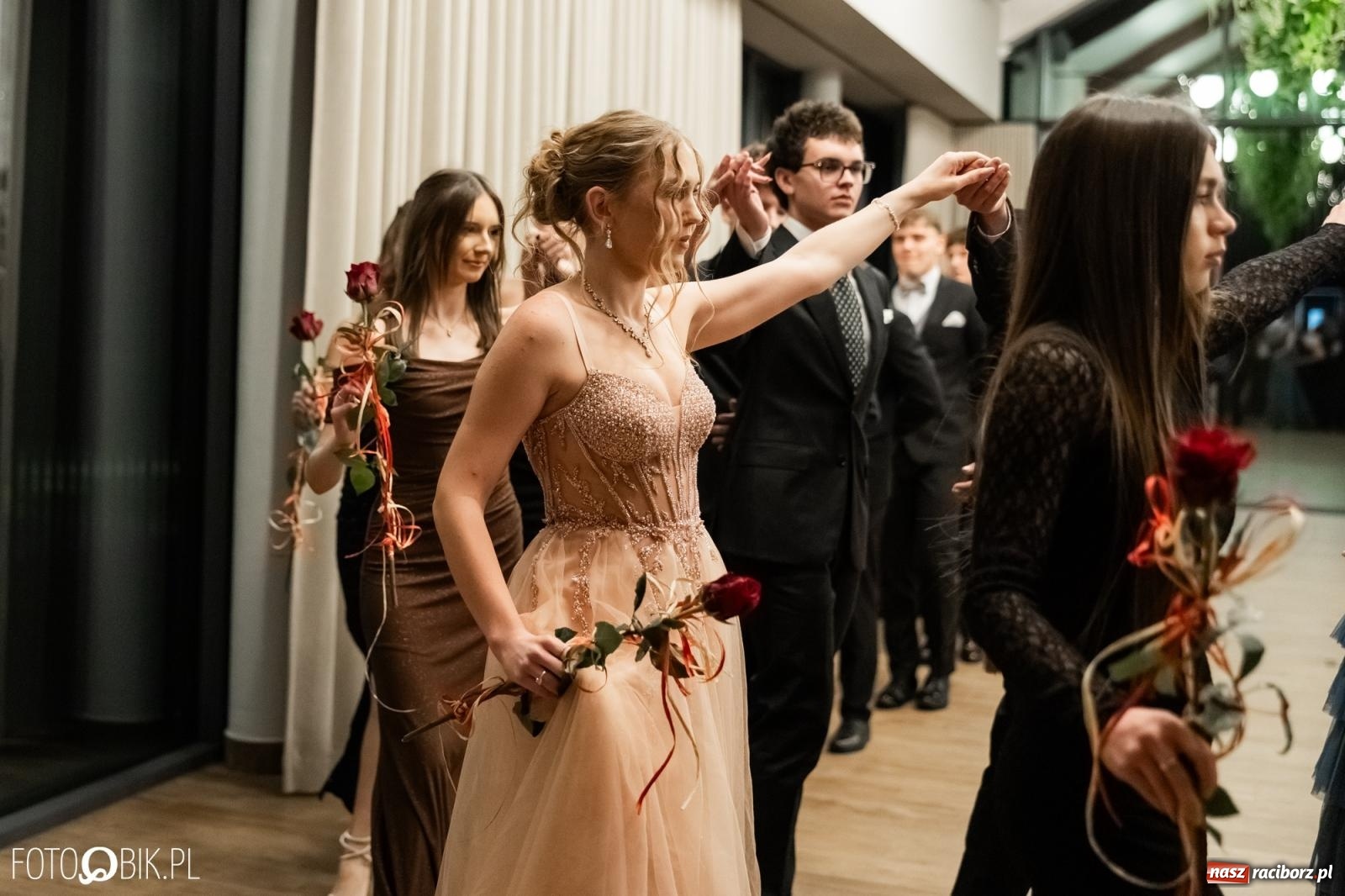 Zdjęcie w galerii na portalu naszraciborz.pl: ZSO nr 1 w Raciborzu po raz pierwszy bawi się na studniówce w Rudach [FOTO i WIDEO] wiadomości z regionu