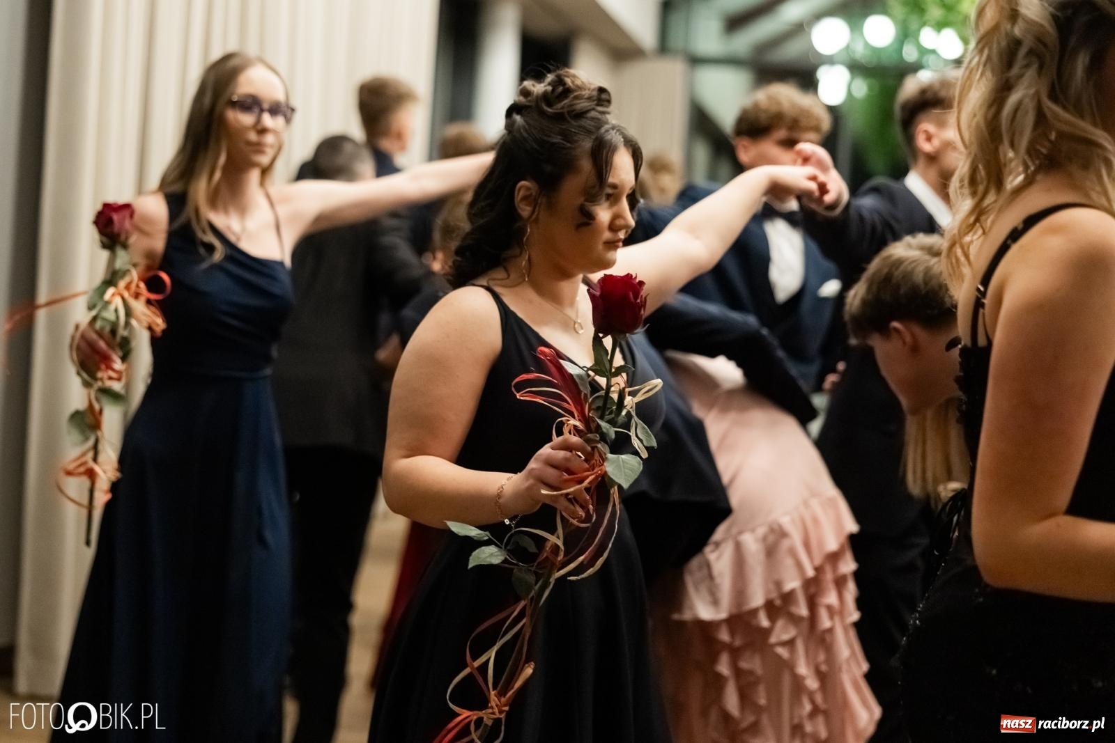 Zdjęcie w galerii na portalu naszraciborz.pl: ZSO nr 1 w Raciborzu po raz pierwszy bawi się na studniówce w Rudach [FOTO i WIDEO] wiadomości z regionu