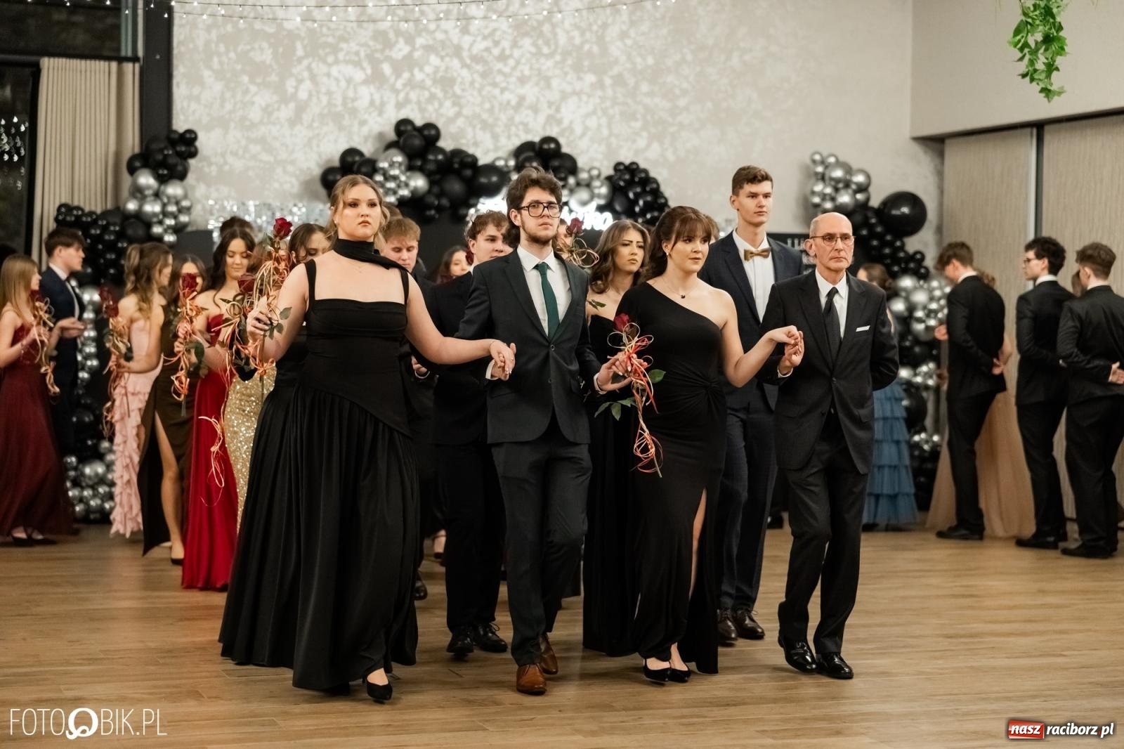 Zdjęcie w galerii na portalu naszraciborz.pl: ZSO nr 1 w Raciborzu po raz pierwszy bawi się na studniówce w Rudach [FOTO i WIDEO] wiadomości z regionu