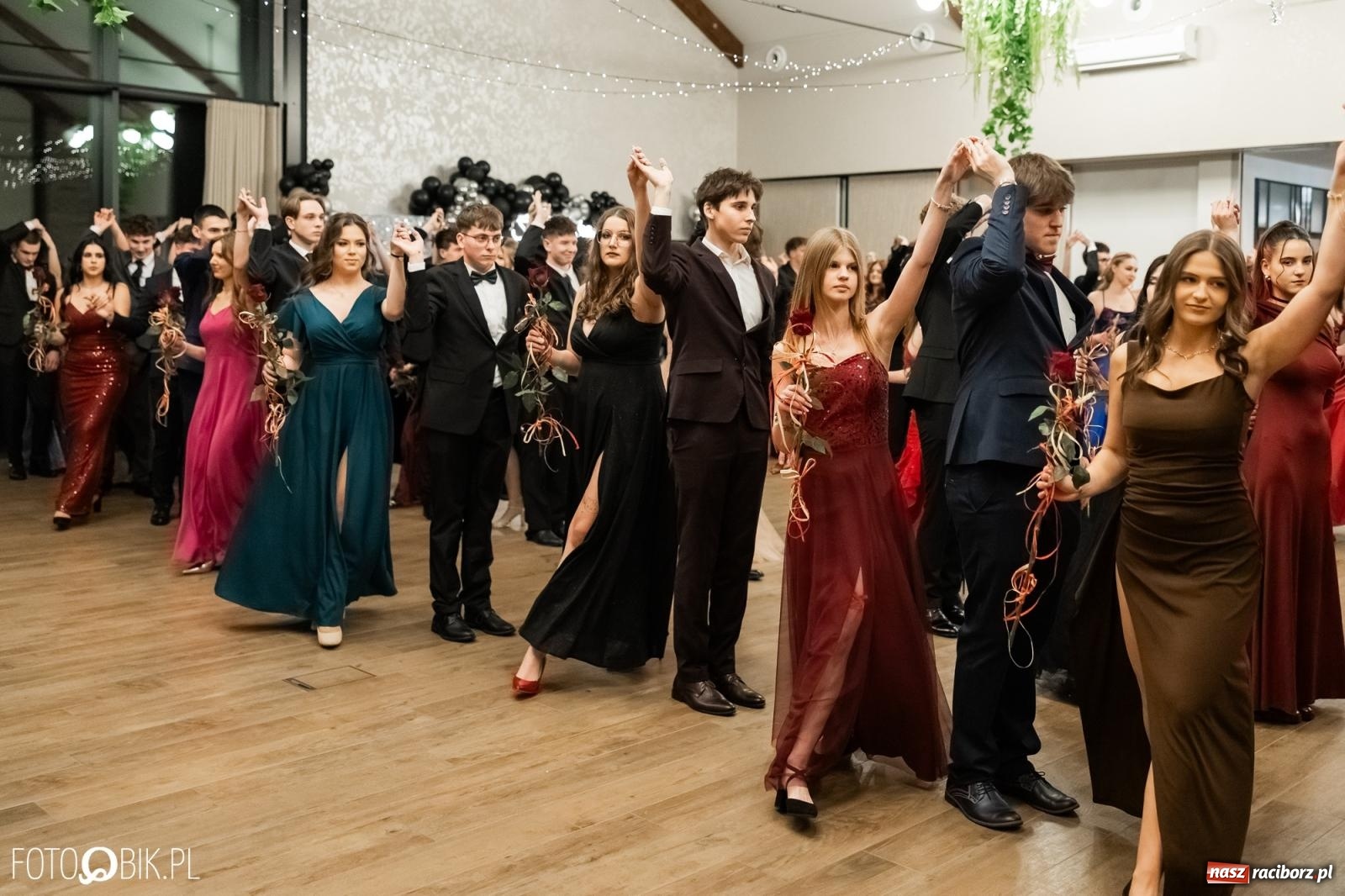 Zdjęcie w galerii na portalu naszraciborz.pl: ZSO nr 1 w Raciborzu po raz pierwszy bawi się na studniówce w Rudach [FOTO i WIDEO] wiadomości z regionu