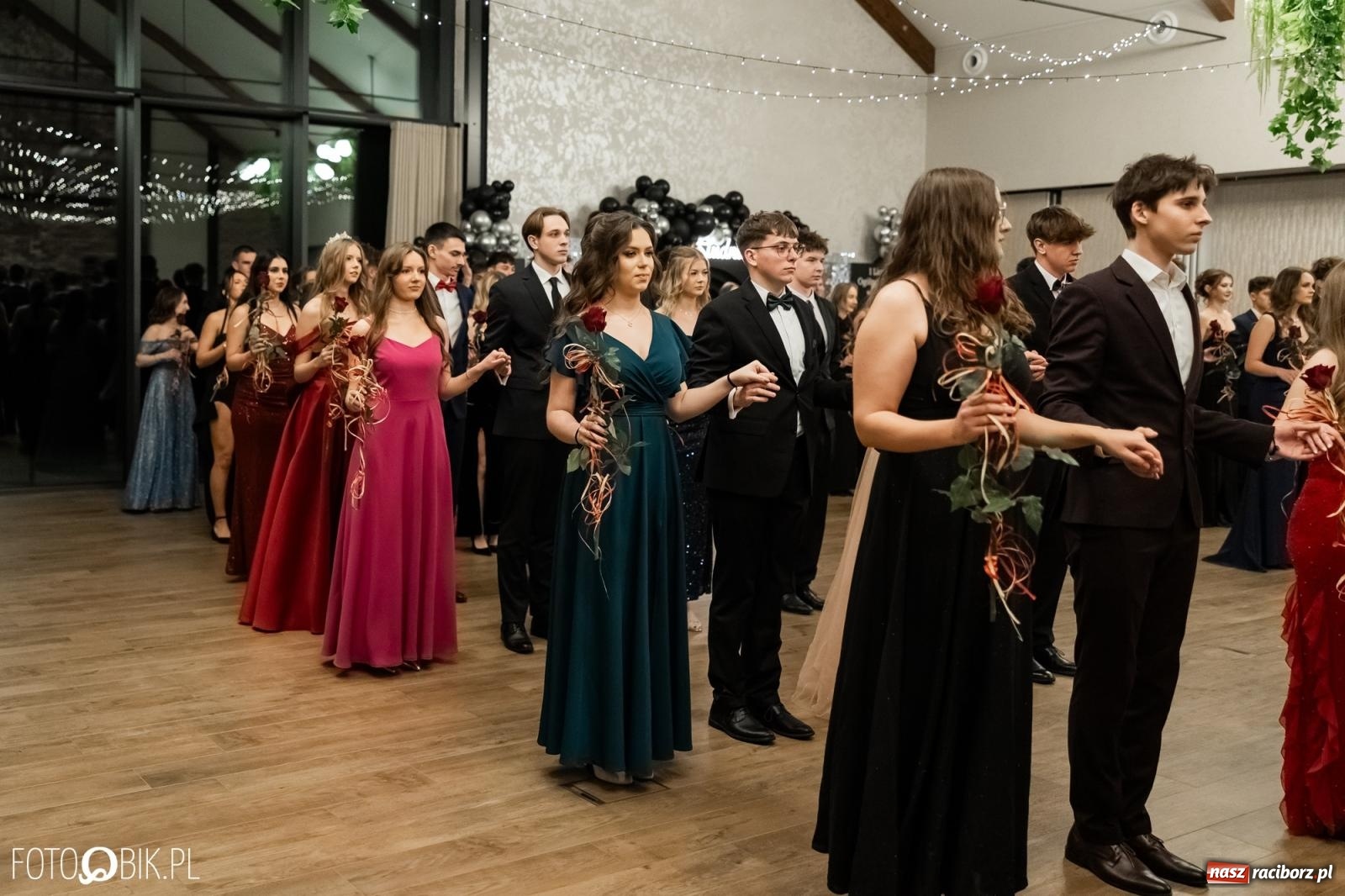 Zdjęcie w galerii na portalu naszraciborz.pl: ZSO nr 1 w Raciborzu po raz pierwszy bawi się na studniówce w Rudach [FOTO i WIDEO] wiadomości z regionu