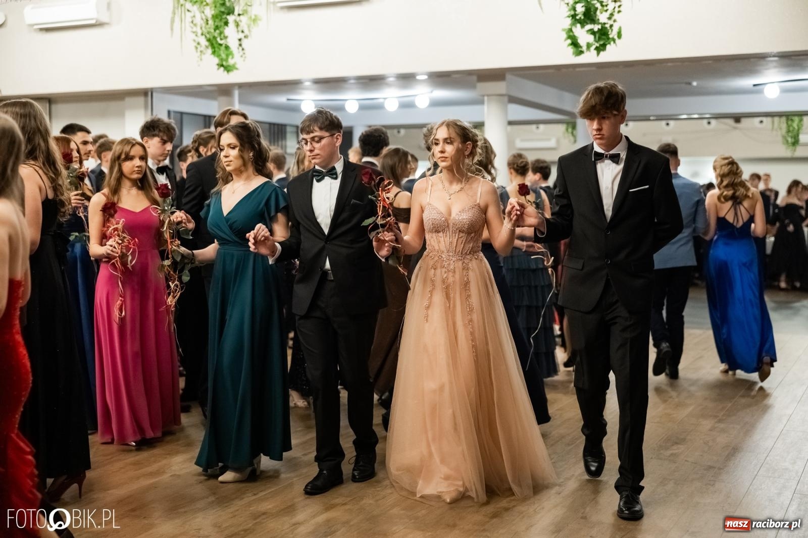 Zdjęcie w galerii na portalu naszraciborz.pl: ZSO nr 1 w Raciborzu po raz pierwszy bawi się na studniówce w Rudach [FOTO i WIDEO] wiadomości z regionu