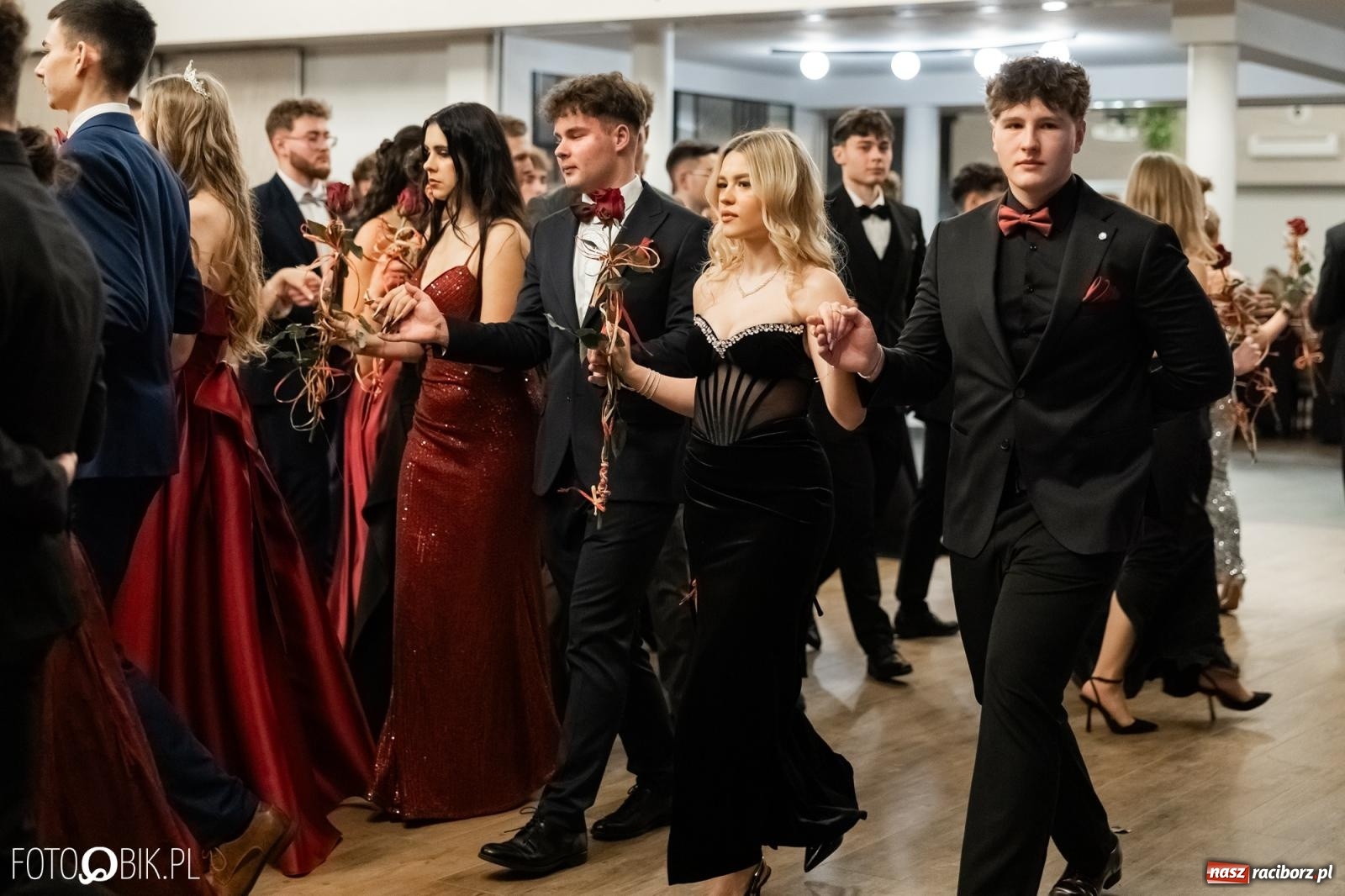 Zdjęcie w galerii na portalu naszraciborz.pl: ZSO nr 1 w Raciborzu po raz pierwszy bawi się na studniówce w Rudach [FOTO i WIDEO] wiadomości z regionu