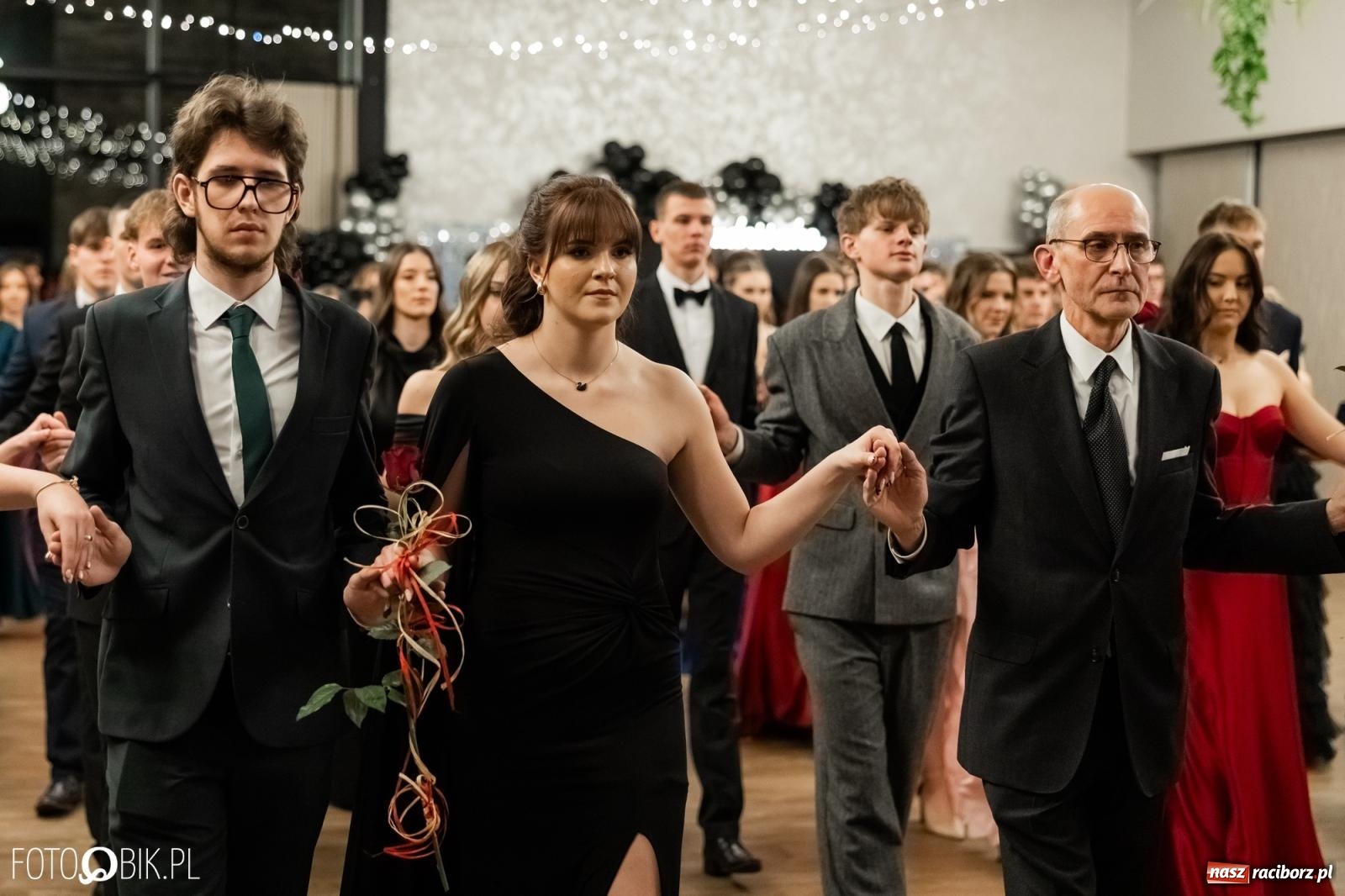 Zdjęcie w galerii na portalu naszraciborz.pl: ZSO nr 1 w Raciborzu po raz pierwszy bawi się na studniówce w Rudach [FOTO i WIDEO] wiadomości z regionu