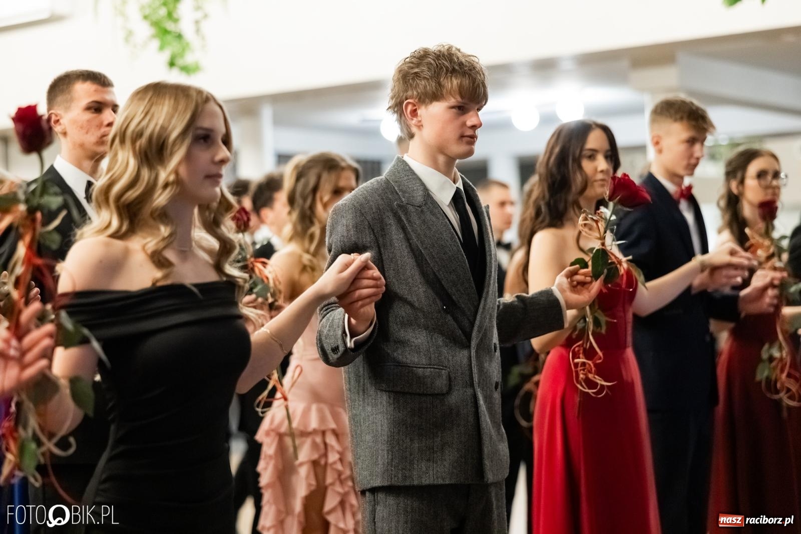 Zdjęcie w galerii na portalu naszraciborz.pl: ZSO nr 1 w Raciborzu po raz pierwszy bawi się na studniówce w Rudach [FOTO i WIDEO] wiadomości z regionu