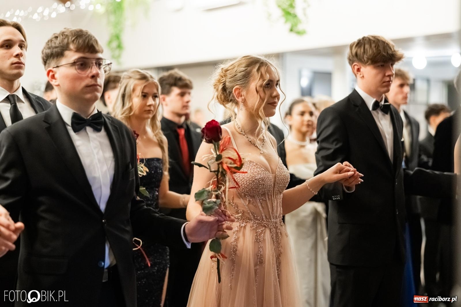 Zdjęcie w galerii na portalu naszraciborz.pl: ZSO nr 1 w Raciborzu po raz pierwszy bawi się na studniówce w Rudach [FOTO i WIDEO] wiadomości z regionu