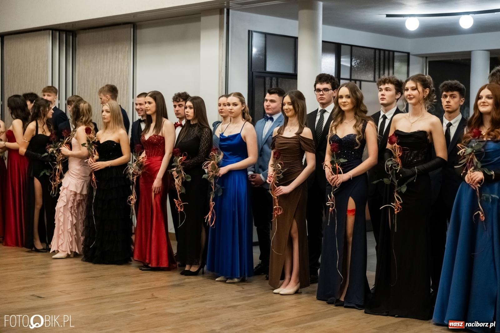 Zdjęcie w galerii na portalu naszraciborz.pl: ZSO nr 1 w Raciborzu po raz pierwszy bawi się na studniówce w Rudach [FOTO i WIDEO] wiadomości z regionu