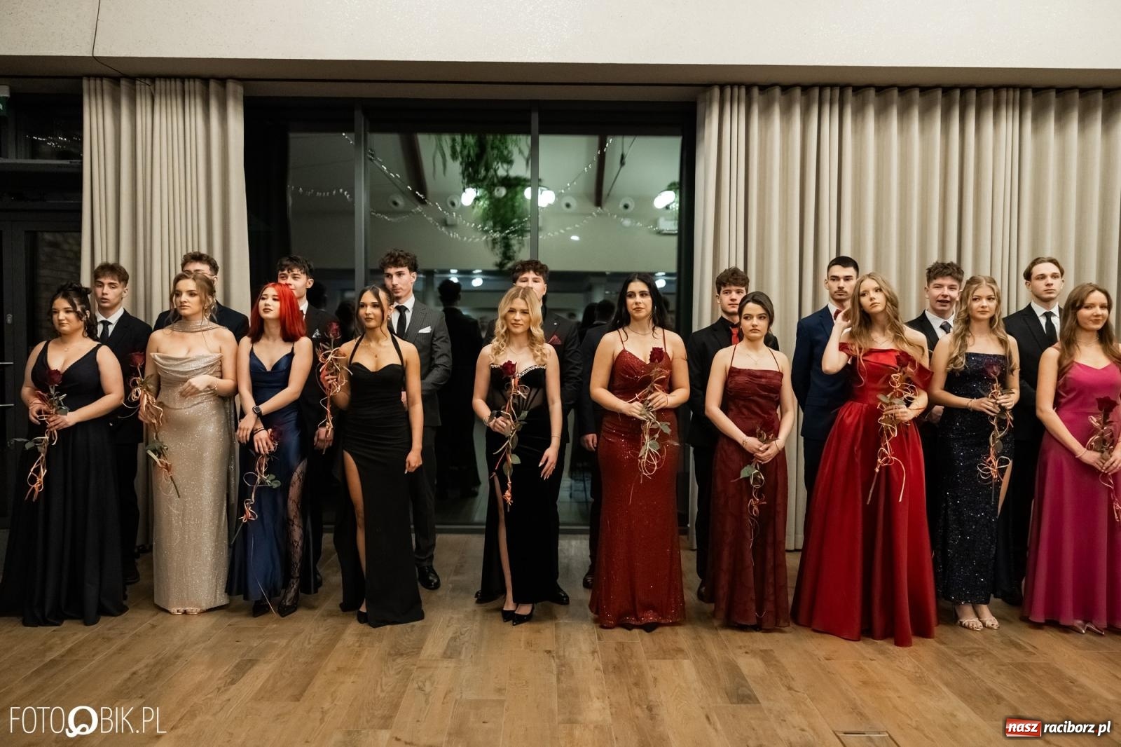 Zdjęcie w galerii na portalu naszraciborz.pl: ZSO nr 1 w Raciborzu po raz pierwszy bawi się na studniówce w Rudach [FOTO i WIDEO] wiadomości z regionu