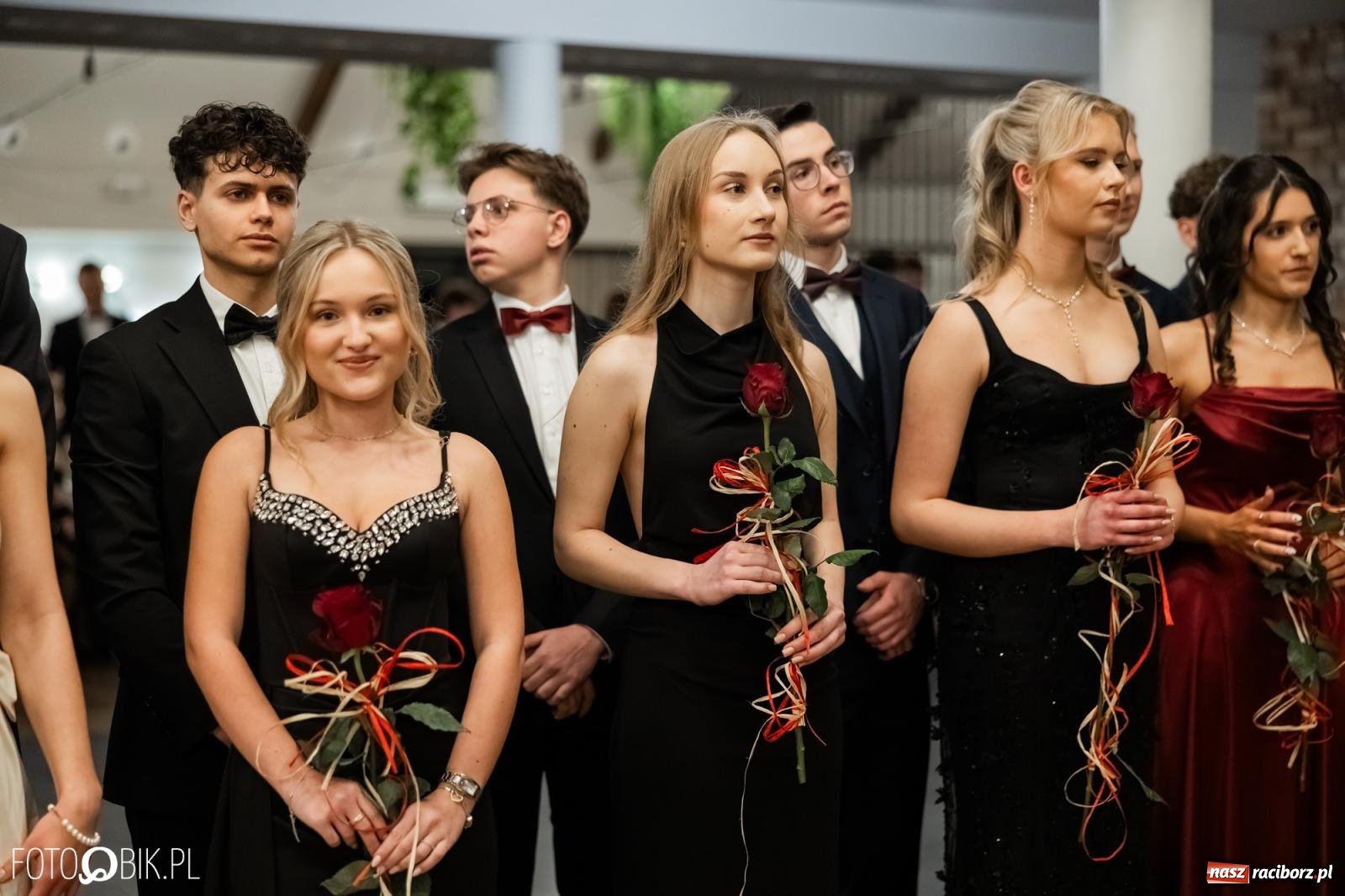 Zdjęcie w galerii na portalu naszraciborz.pl: ZSO nr 1 w Raciborzu po raz pierwszy bawi się na studniówce w Rudach [FOTO i WIDEO] wiadomości z regionu