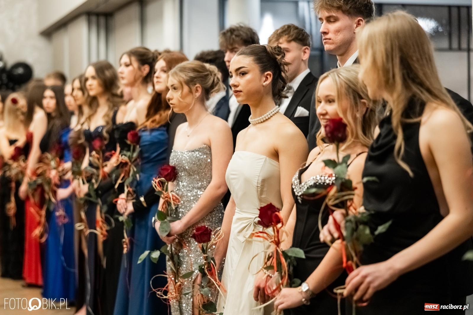 Zdjęcie w galerii na portalu naszraciborz.pl: ZSO nr 1 w Raciborzu po raz pierwszy bawi się na studniówce w Rudach [FOTO i WIDEO] wiadomości z regionu