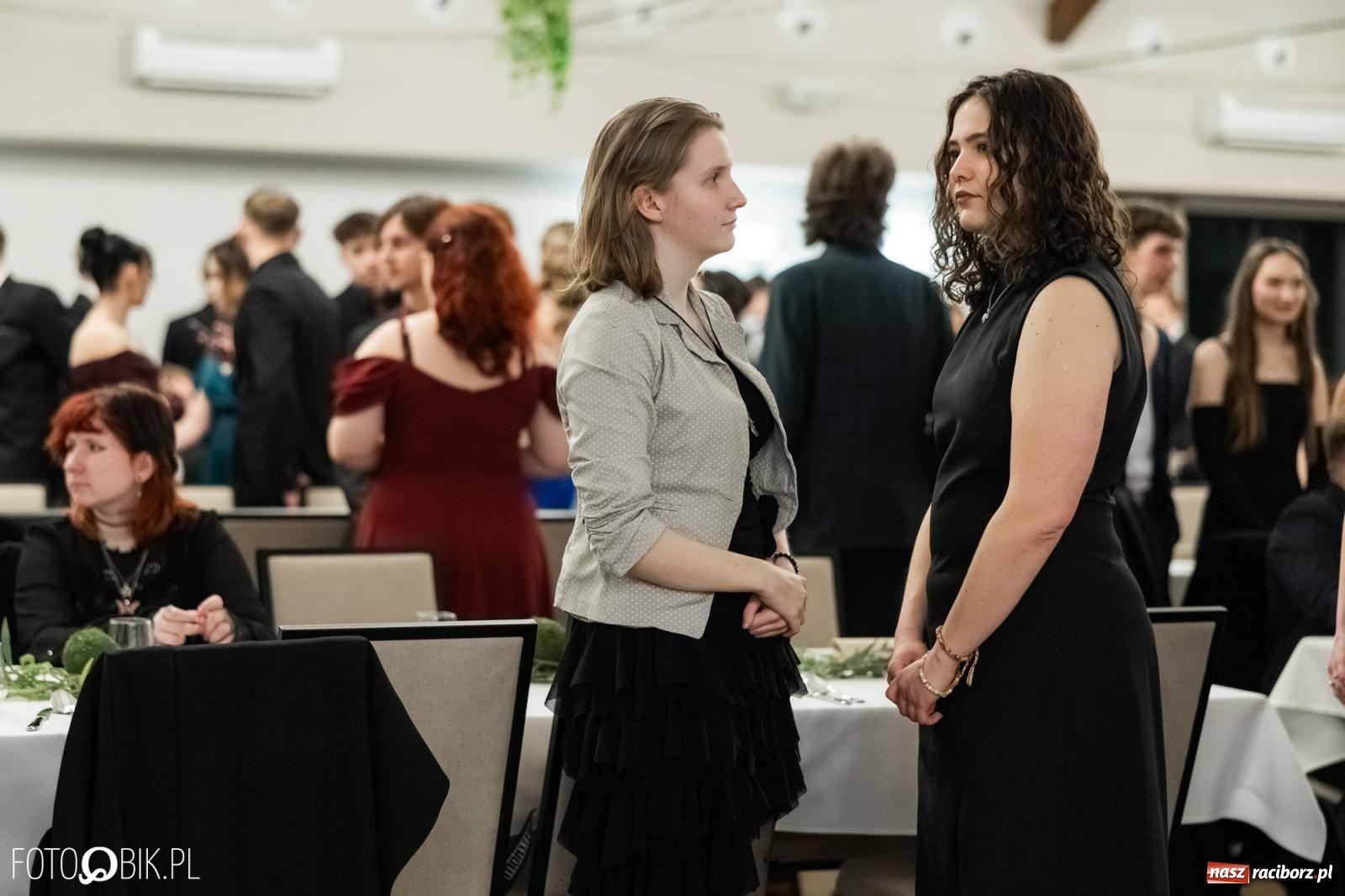 Zdjęcie w galerii na portalu naszraciborz.pl: ZSO nr 1 w Raciborzu po raz pierwszy bawi się na studniówce w Rudach [FOTO i WIDEO] wiadomości z regionu