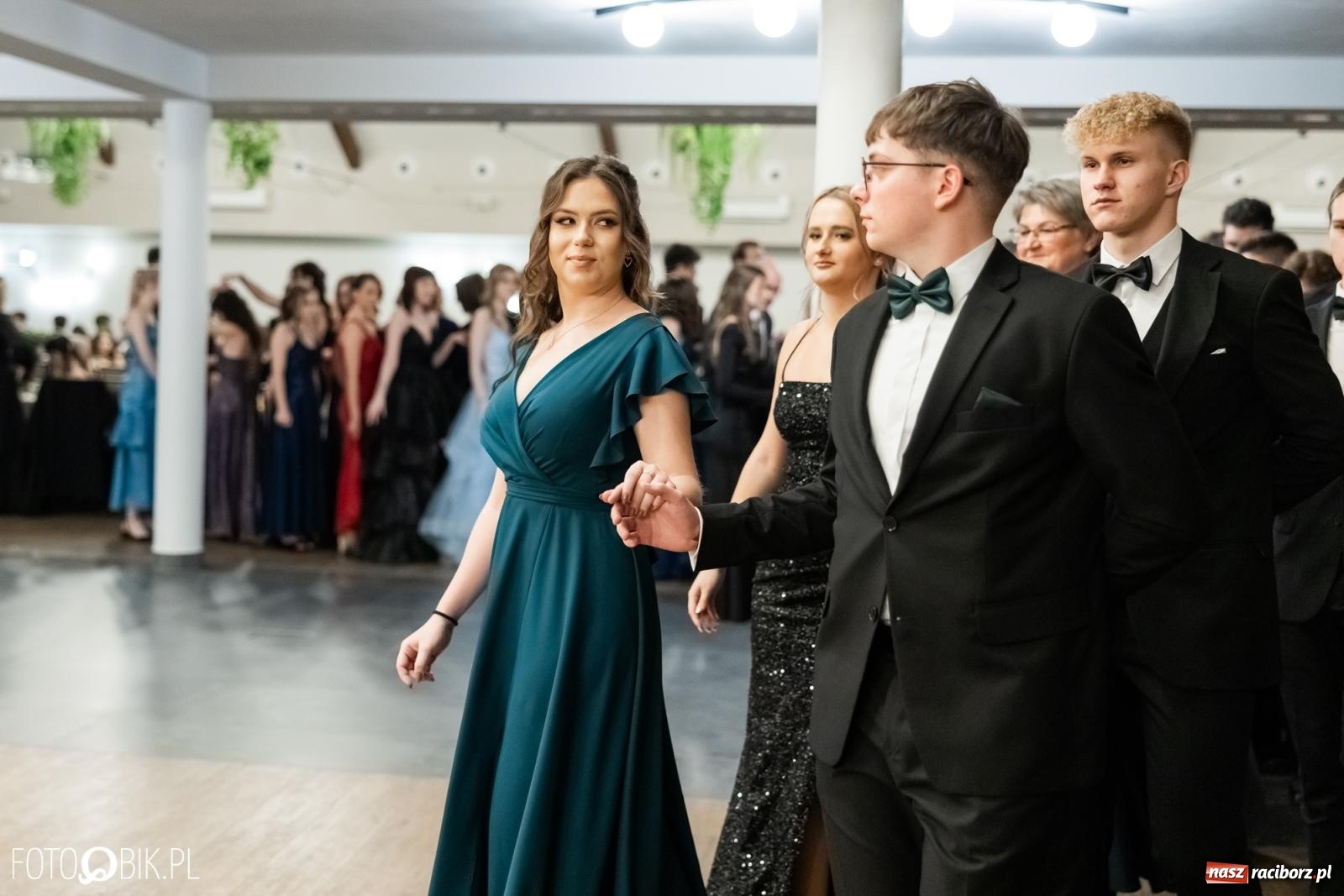 Zdjęcie w galerii na portalu naszraciborz.pl: ZSO nr 1 w Raciborzu po raz pierwszy bawi się na studniówce w Rudach [FOTO i WIDEO] wiadomości z regionu