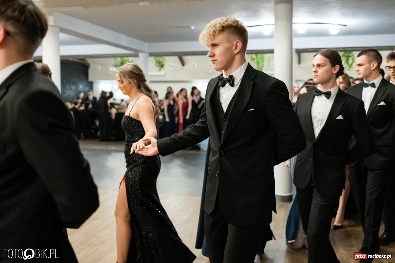 Zdjęcie w galerii na portalu naszraciborz.pl: ZSO nr 1 w Raciborzu po raz pierwszy bawi się na studniówce w Rudach [FOTO i WIDEO] wiadomości z regionu