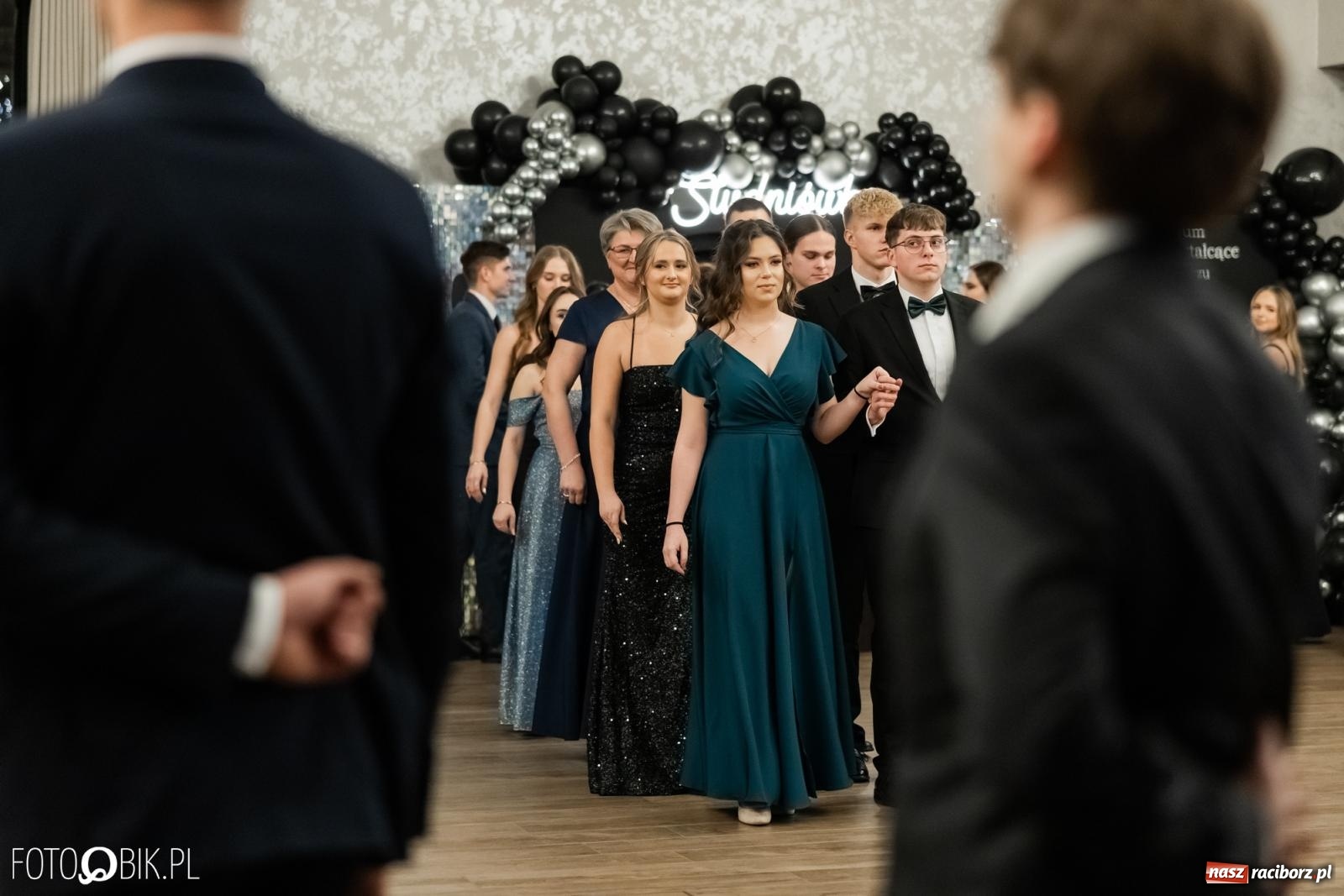 Zdjęcie w galerii na portalu naszraciborz.pl: ZSO nr 1 w Raciborzu po raz pierwszy bawi się na studniówce w Rudach [FOTO i WIDEO] wiadomości z regionu