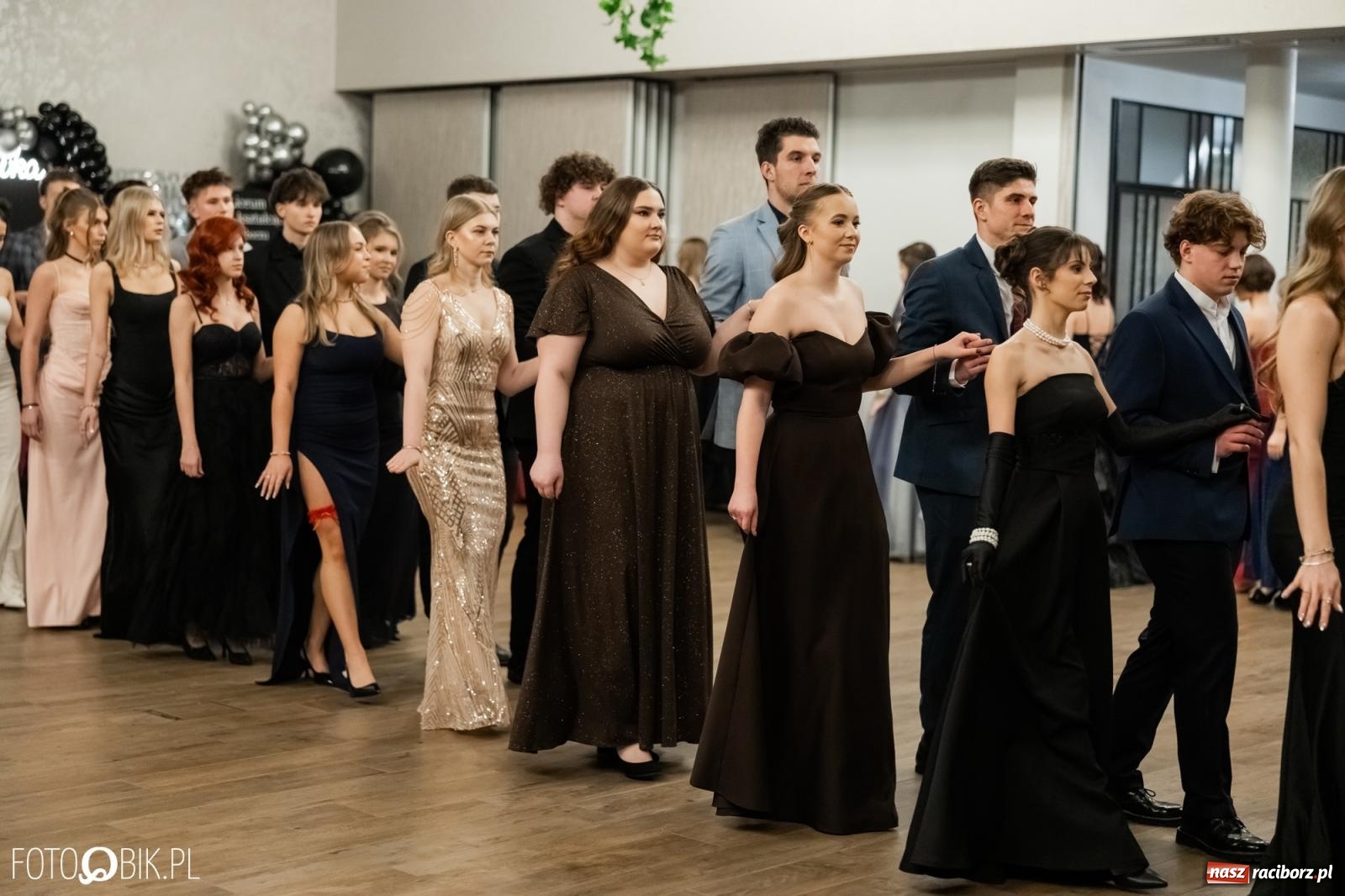 Zdjęcie w galerii na portalu naszraciborz.pl: ZSO nr 1 w Raciborzu po raz pierwszy bawi się na studniówce w Rudach [FOTO i WIDEO] wiadomości z regionu