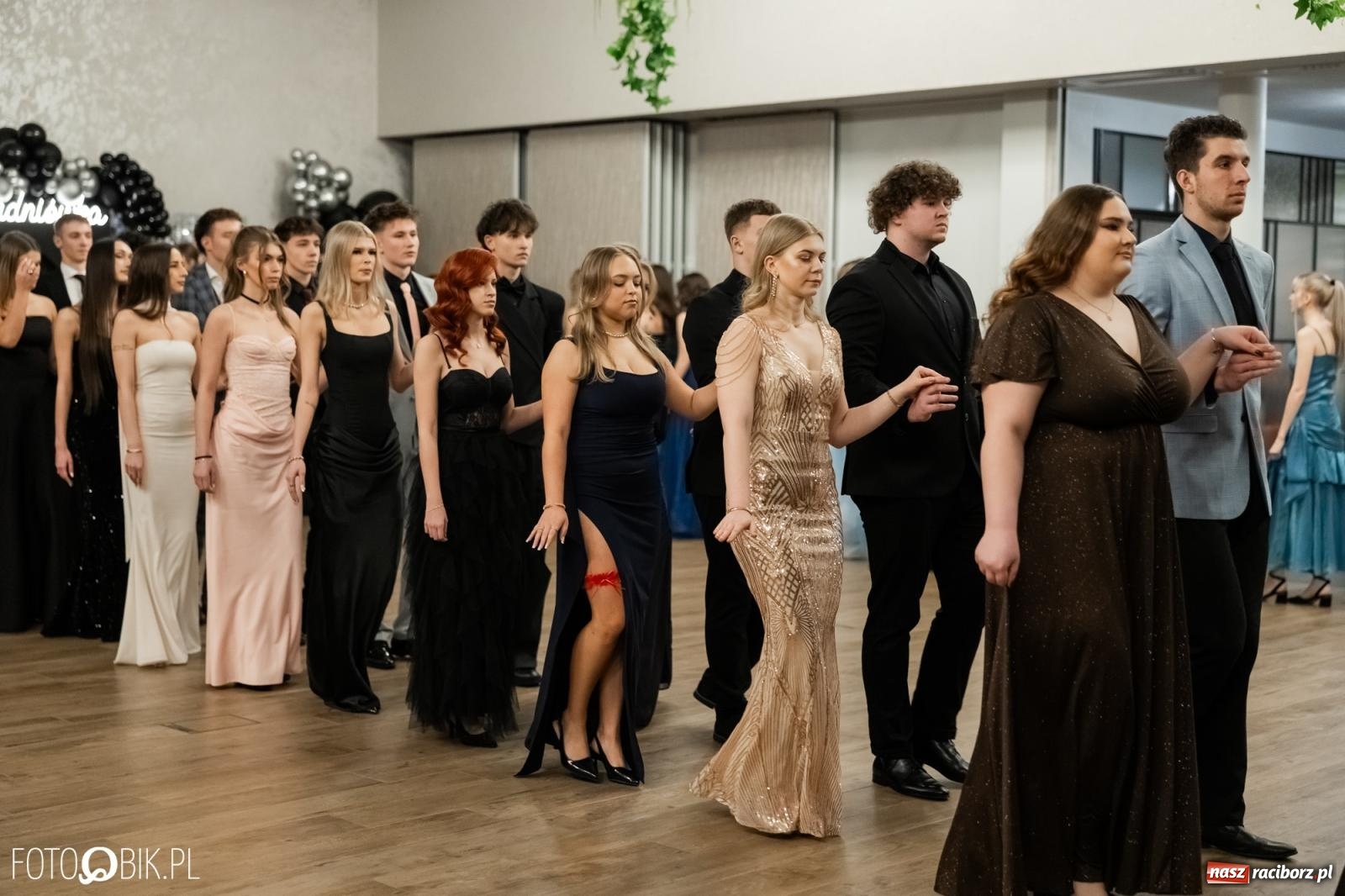 Zdjęcie w galerii na portalu naszraciborz.pl: ZSO nr 1 w Raciborzu po raz pierwszy bawi się na studniówce w Rudach [FOTO i WIDEO] wiadomości z regionu