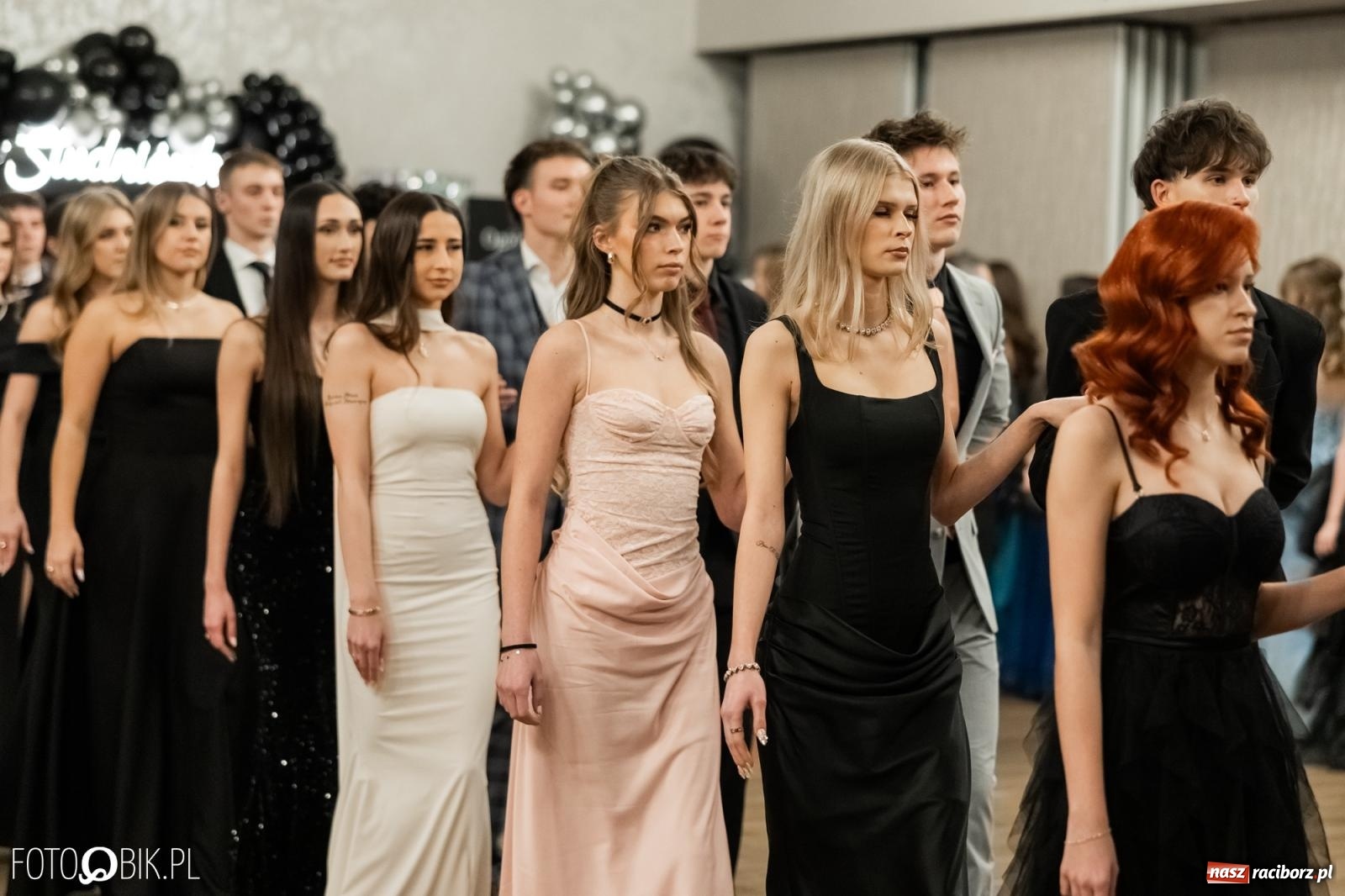 Zdjęcie w galerii na portalu naszraciborz.pl: ZSO nr 1 w Raciborzu po raz pierwszy bawi się na studniówce w Rudach [FOTO i WIDEO] wiadomości z regionu