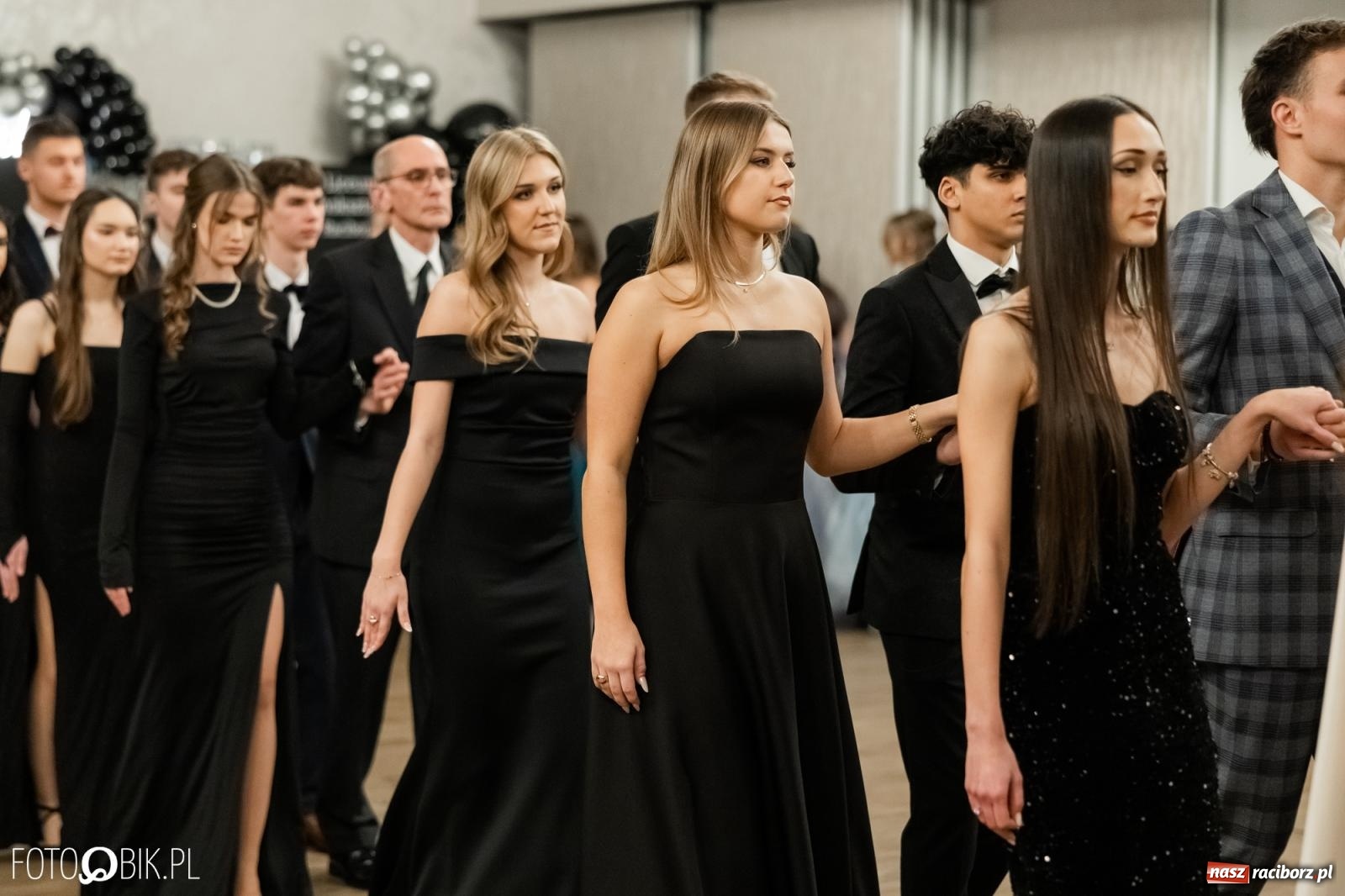 Zdjęcie w galerii na portalu naszraciborz.pl: ZSO nr 1 w Raciborzu po raz pierwszy bawi się na studniówce w Rudach [FOTO i WIDEO] wiadomości z regionu