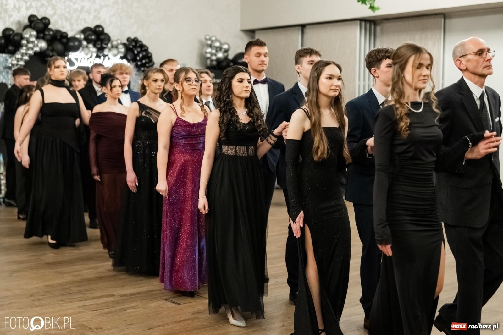 Zdjęcie w galerii na portalu naszraciborz.pl: ZSO nr 1 w Raciborzu po raz pierwszy bawi się na studniówce w Rudach [FOTO i WIDEO] wiadomości z regionu