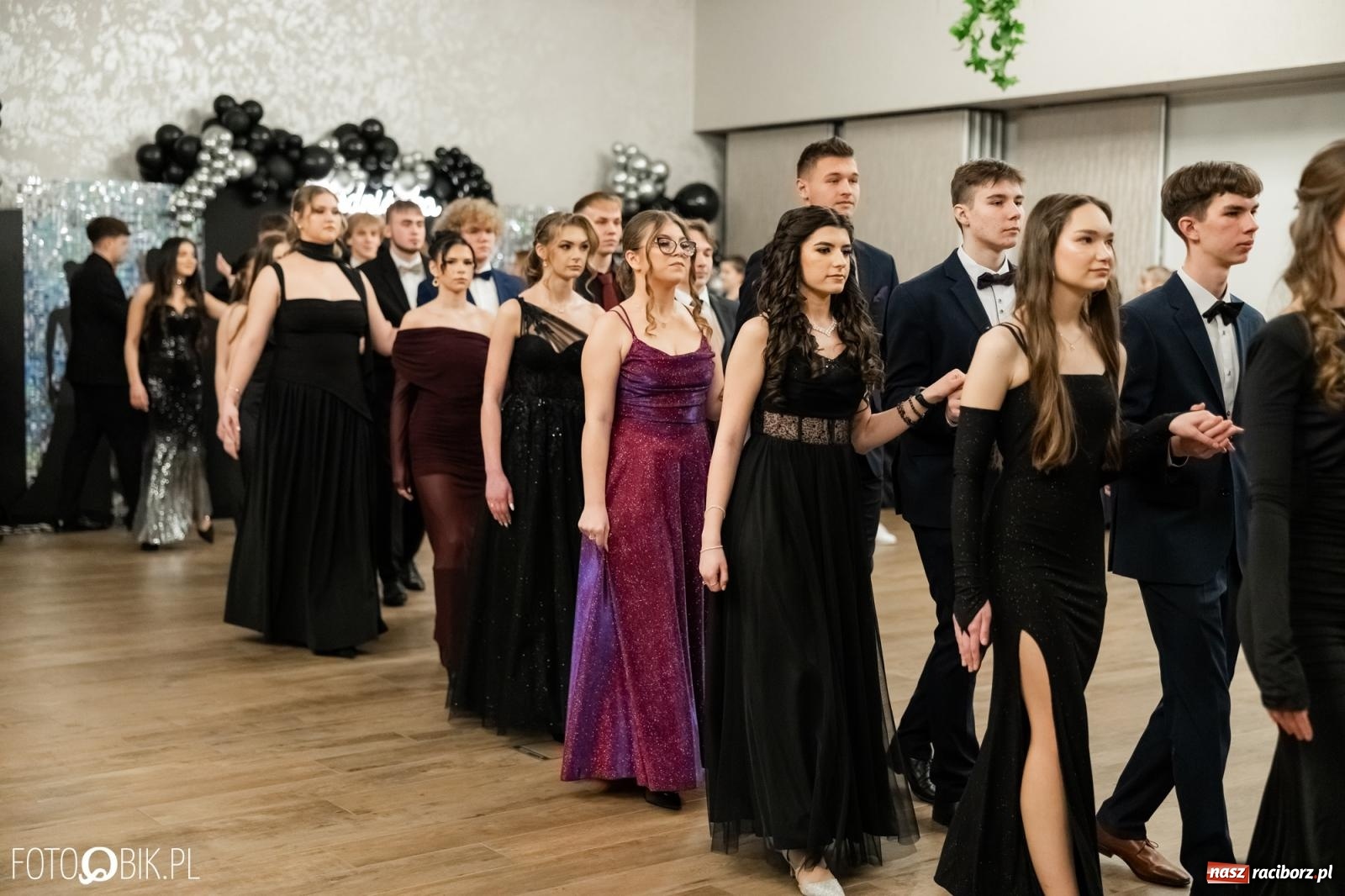 Zdjęcie w galerii na portalu naszraciborz.pl: ZSO nr 1 w Raciborzu po raz pierwszy bawi się na studniówce w Rudach [FOTO i WIDEO] wiadomości z regionu