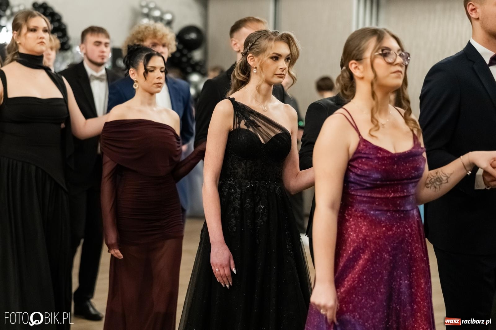 Zdjęcie w galerii na portalu naszraciborz.pl: ZSO nr 1 w Raciborzu po raz pierwszy bawi się na studniówce w Rudach [FOTO i WIDEO] wiadomości z regionu