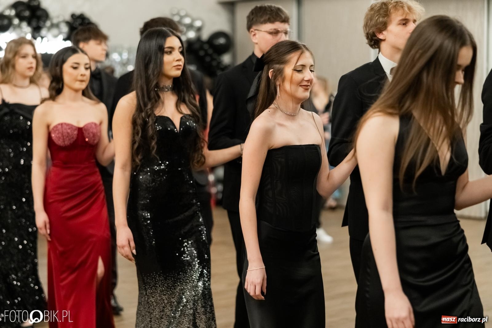 Zdjęcie w galerii na portalu naszraciborz.pl: ZSO nr 1 w Raciborzu po raz pierwszy bawi się na studniówce w Rudach [FOTO i WIDEO] wiadomości z regionu