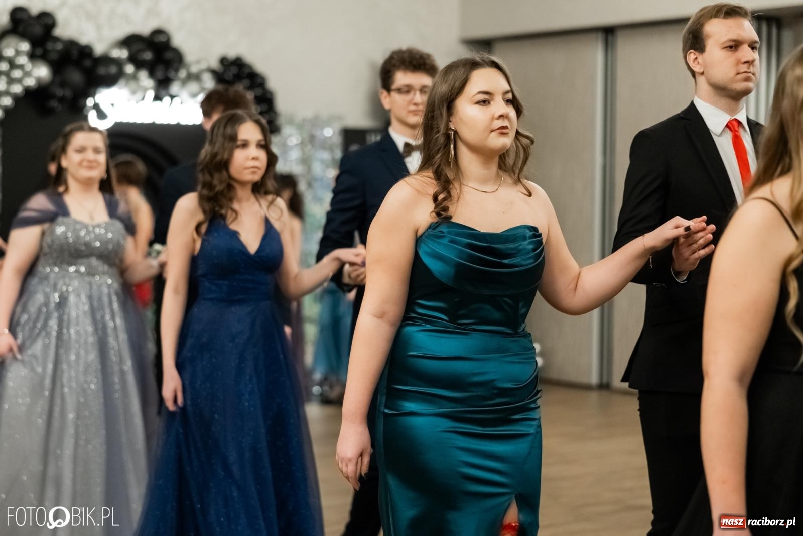 Zdjęcie w galerii na portalu naszraciborz.pl: ZSO nr 1 w Raciborzu po raz pierwszy bawi się na studniówce w Rudach [FOTO i WIDEO] wiadomości z regionu