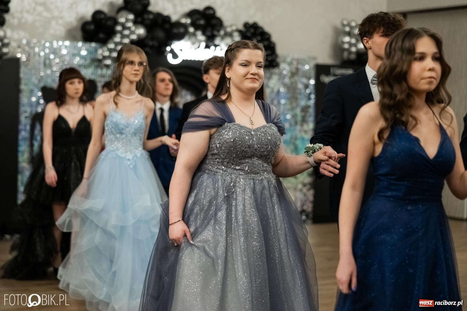 Zdjęcie w galerii na portalu naszraciborz.pl: ZSO nr 1 w Raciborzu po raz pierwszy bawi się na studniówce w Rudach [FOTO i WIDEO] wiadomości z regionu