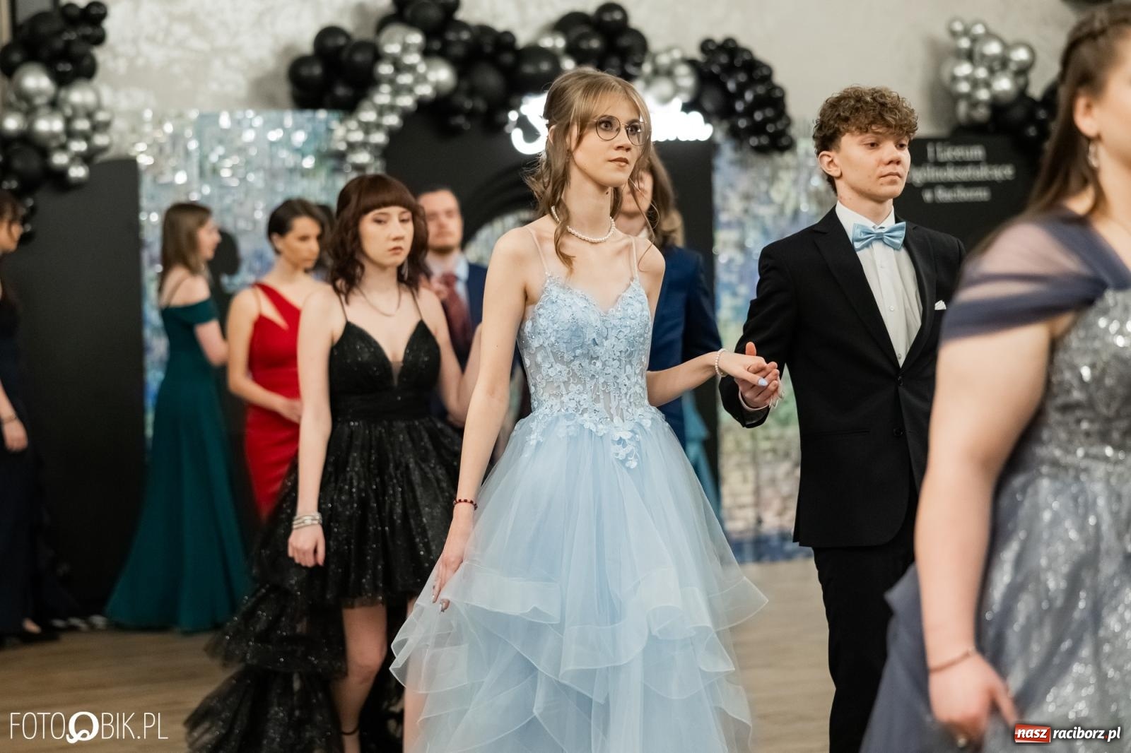 Zdjęcie w galerii na portalu naszraciborz.pl: ZSO nr 1 w Raciborzu po raz pierwszy bawi się na studniówce w Rudach [FOTO i WIDEO] wiadomości z regionu