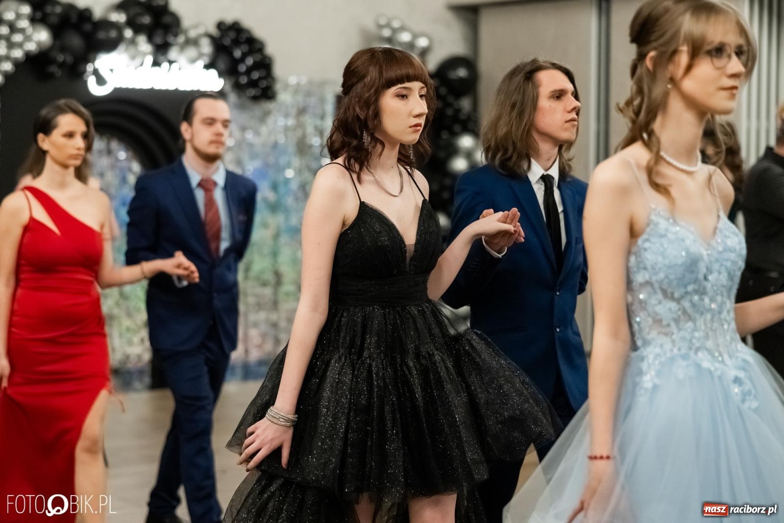 Zdjęcie w galerii na portalu naszraciborz.pl: ZSO nr 1 w Raciborzu po raz pierwszy bawi się na studniówce w Rudach [FOTO i WIDEO] wiadomości z regionu