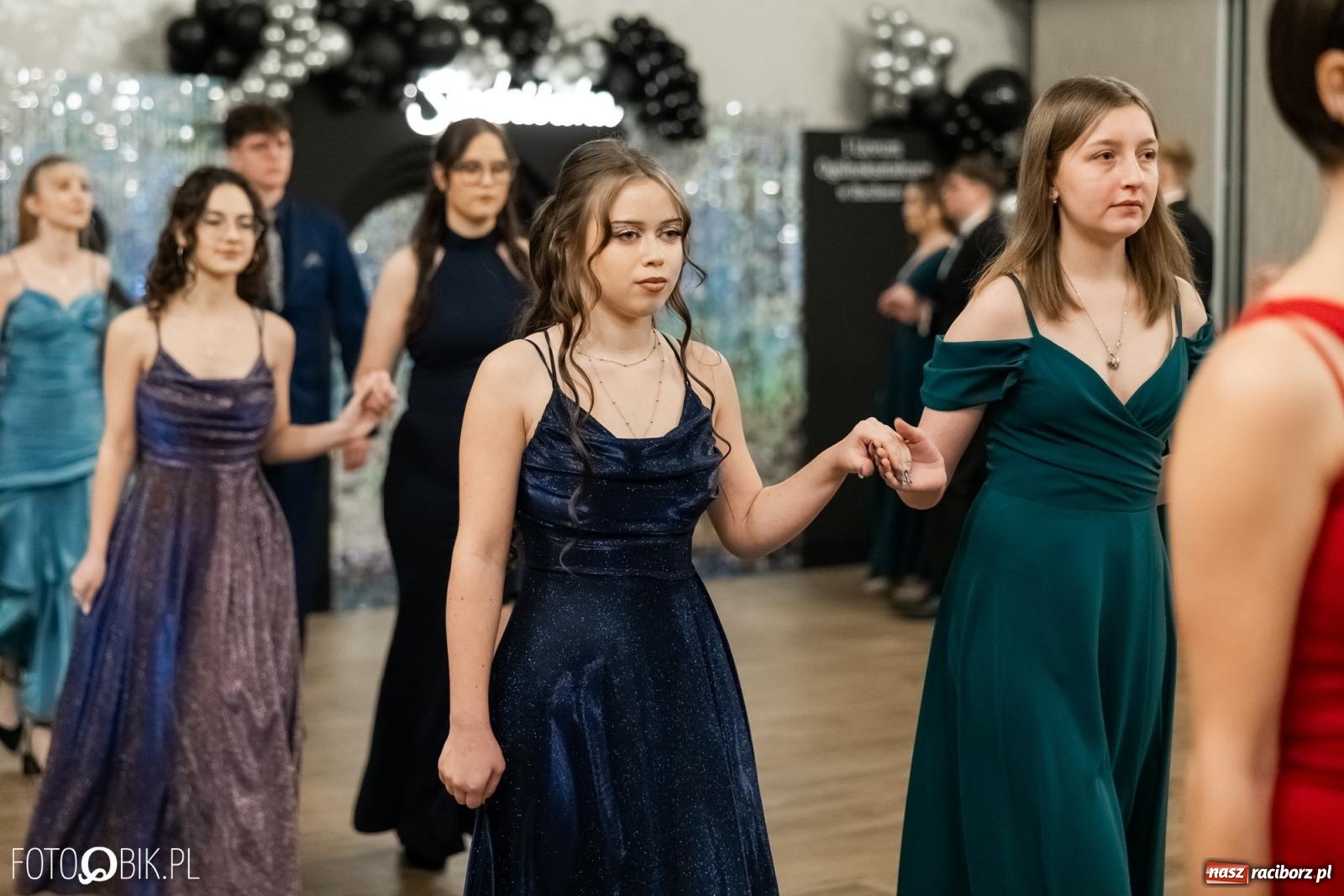 Zdjęcie w galerii na portalu naszraciborz.pl: ZSO nr 1 w Raciborzu po raz pierwszy bawi się na studniówce w Rudach [FOTO i WIDEO] wiadomości z regionu