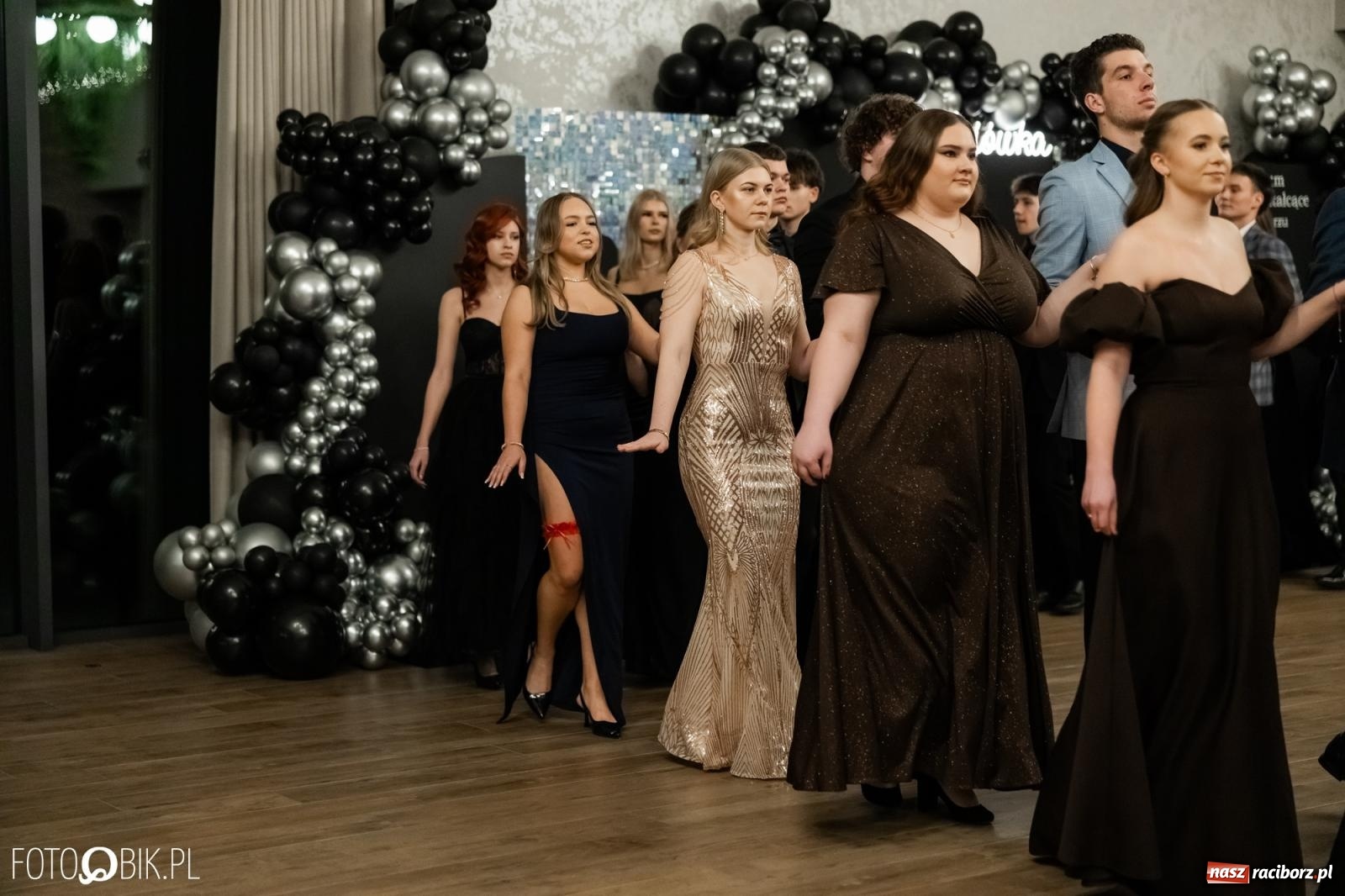 Zdjęcie w galerii na portalu naszraciborz.pl: ZSO nr 1 w Raciborzu po raz pierwszy bawi się na studniówce w Rudach [FOTO i WIDEO] wiadomości z regionu